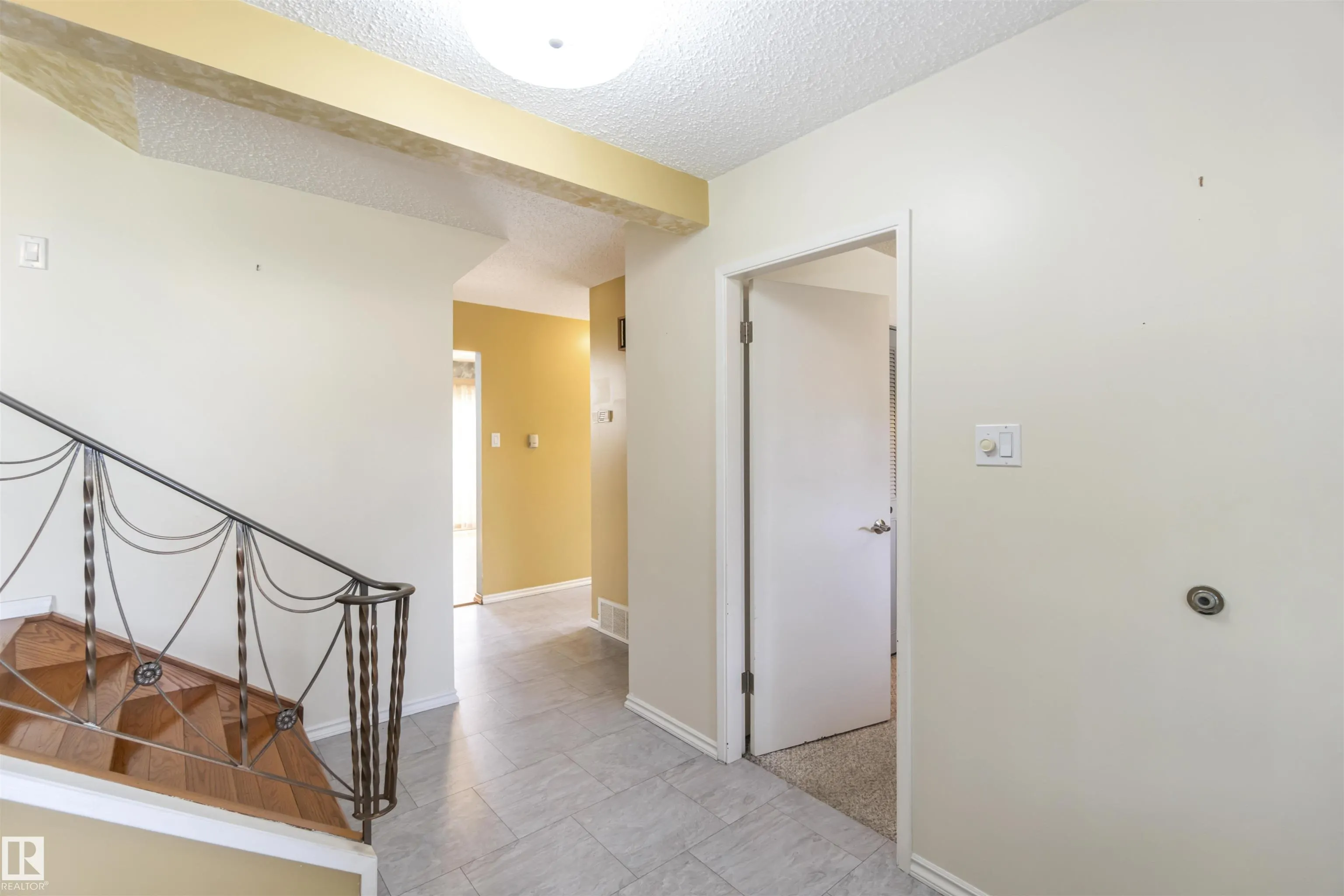 1412 KNOTTWOOD Road