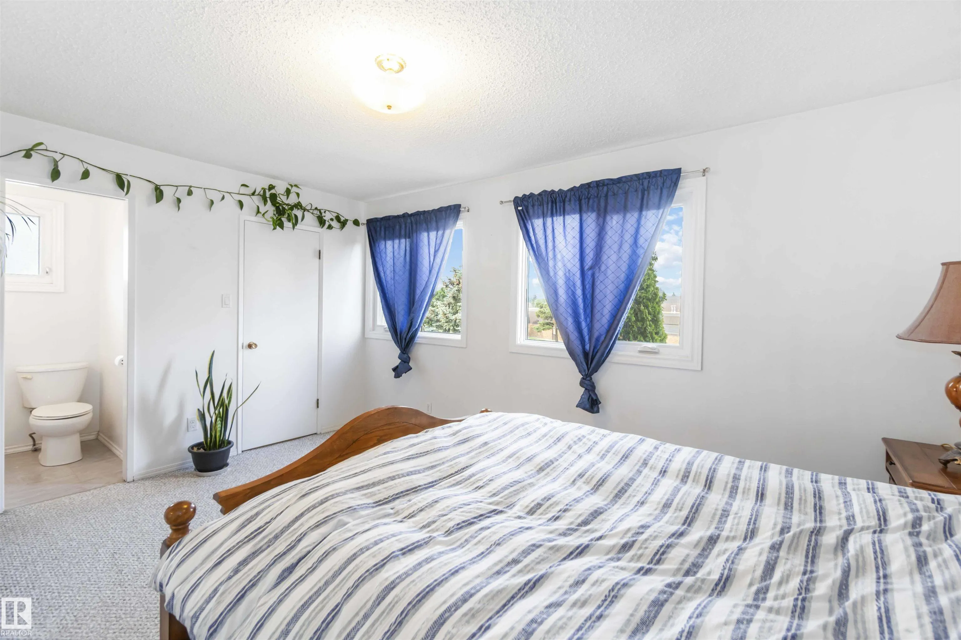 1412 KNOTTWOOD Road