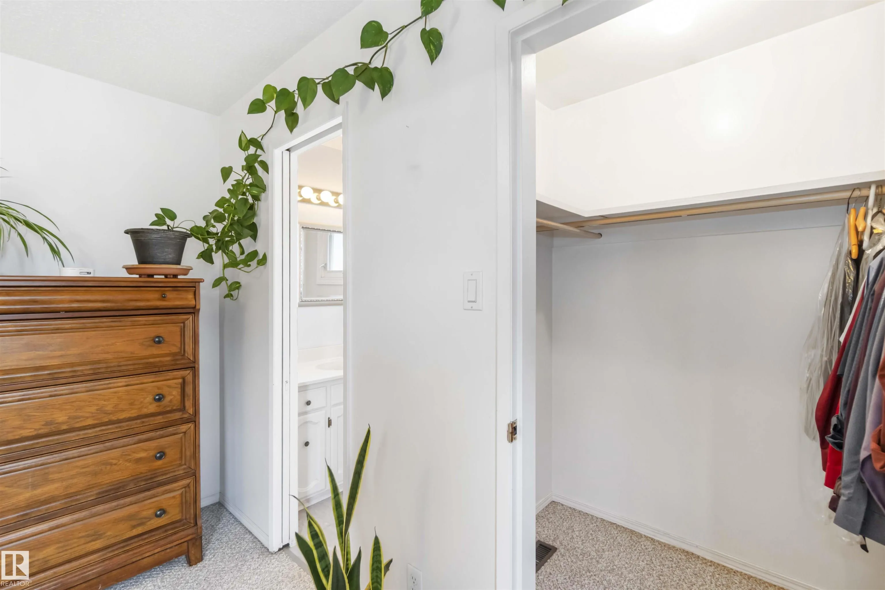 1412 KNOTTWOOD Road