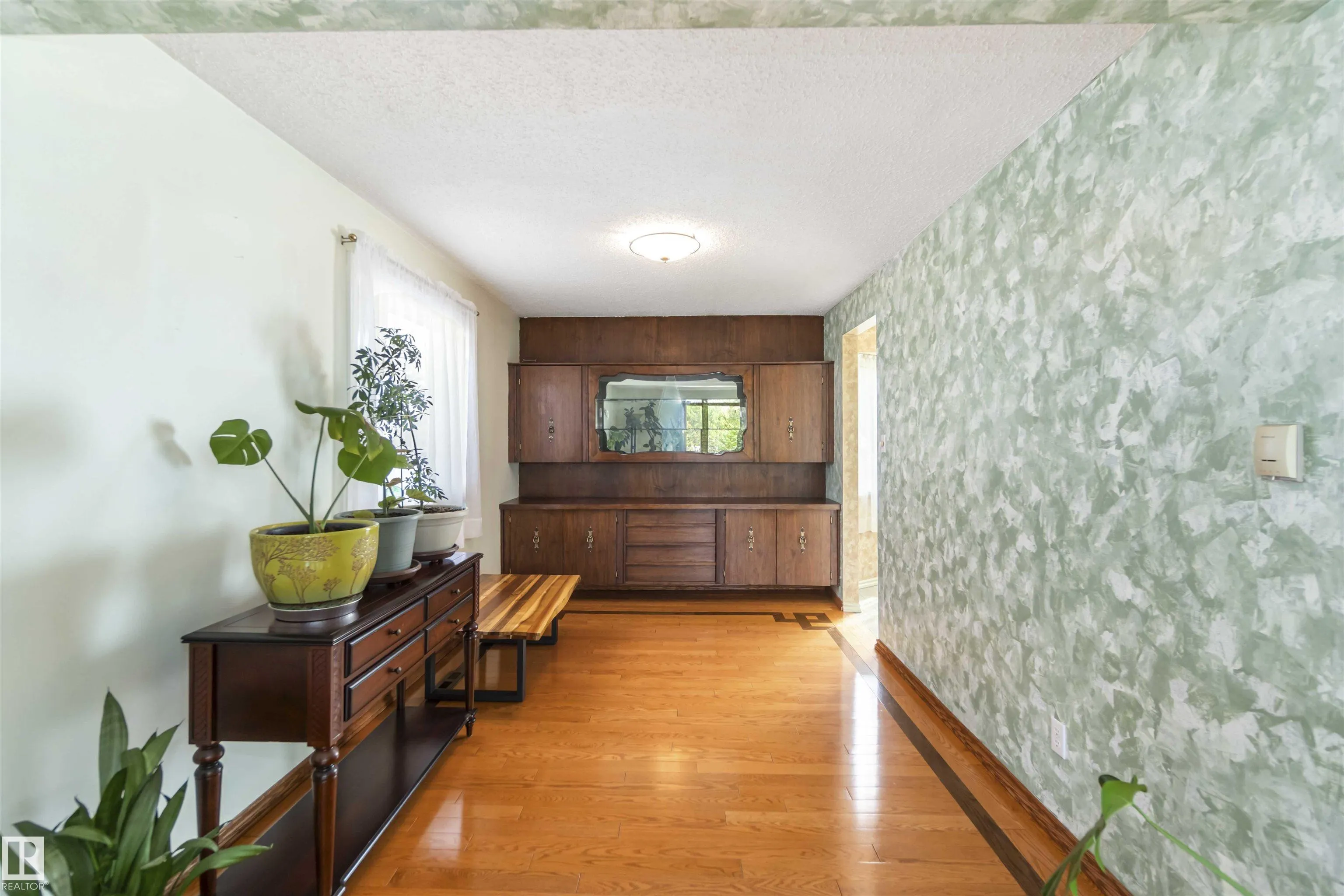 1412 KNOTTWOOD Road