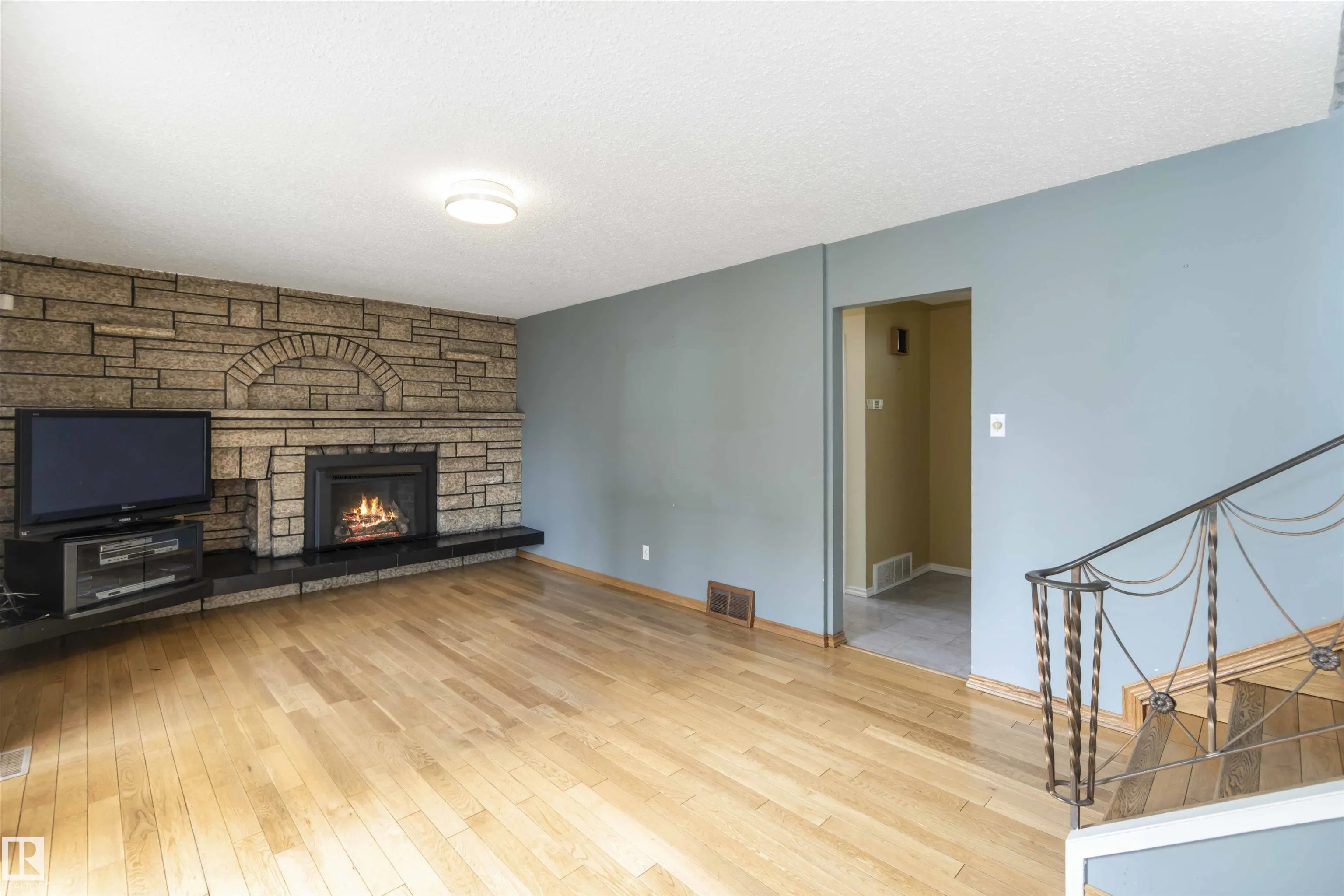 1412 KNOTTWOOD Road