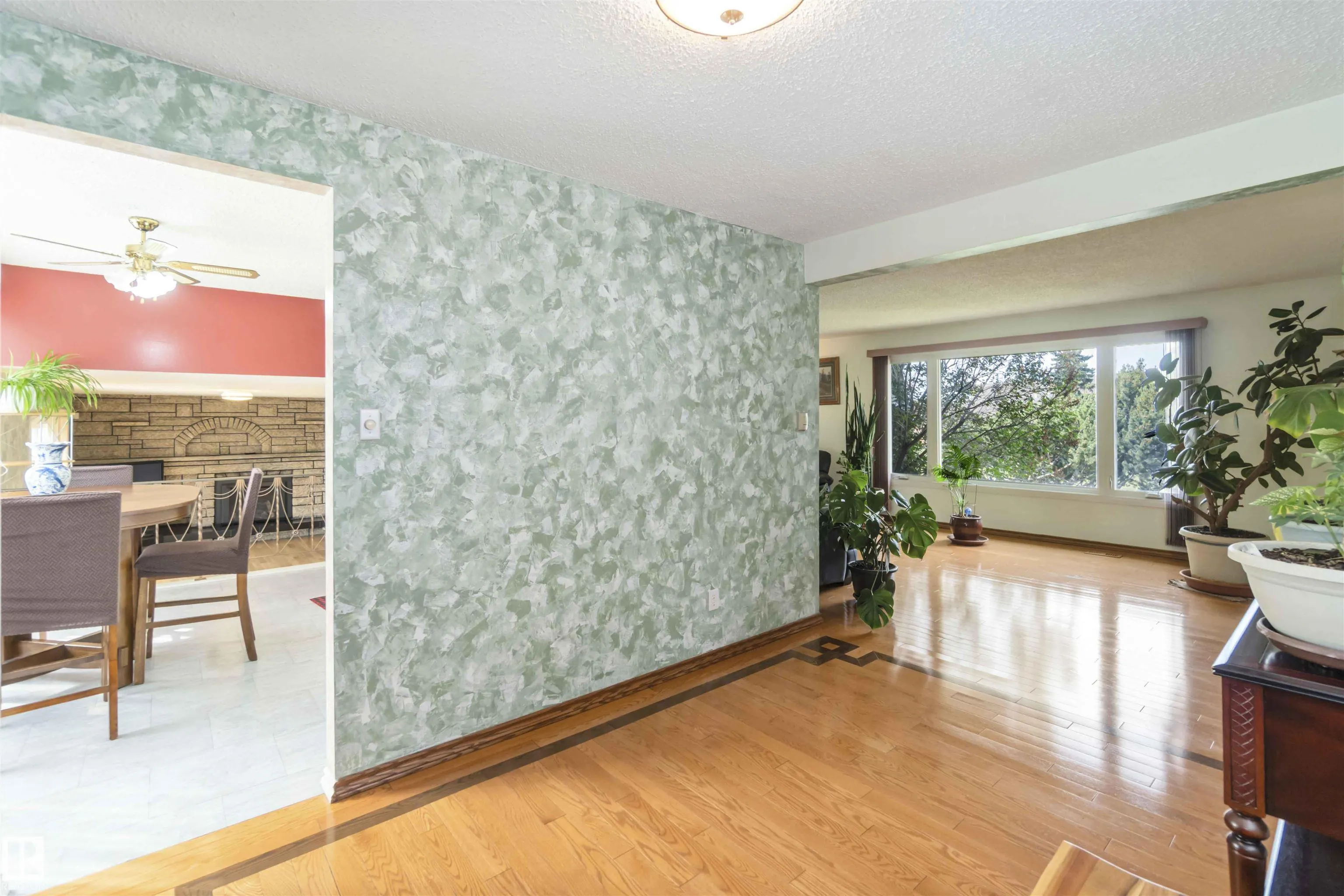 1412 KNOTTWOOD Road