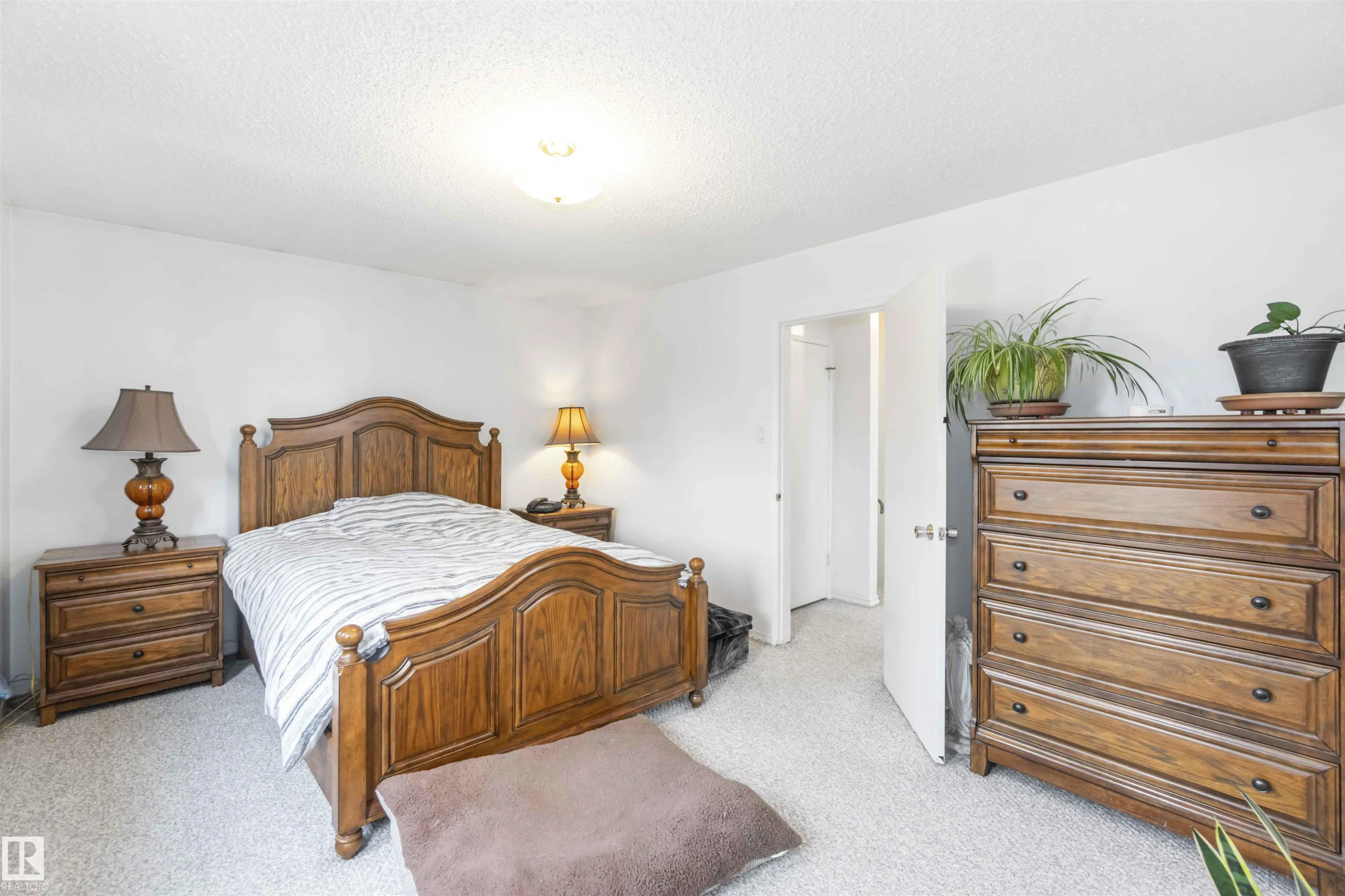 1412 KNOTTWOOD Road