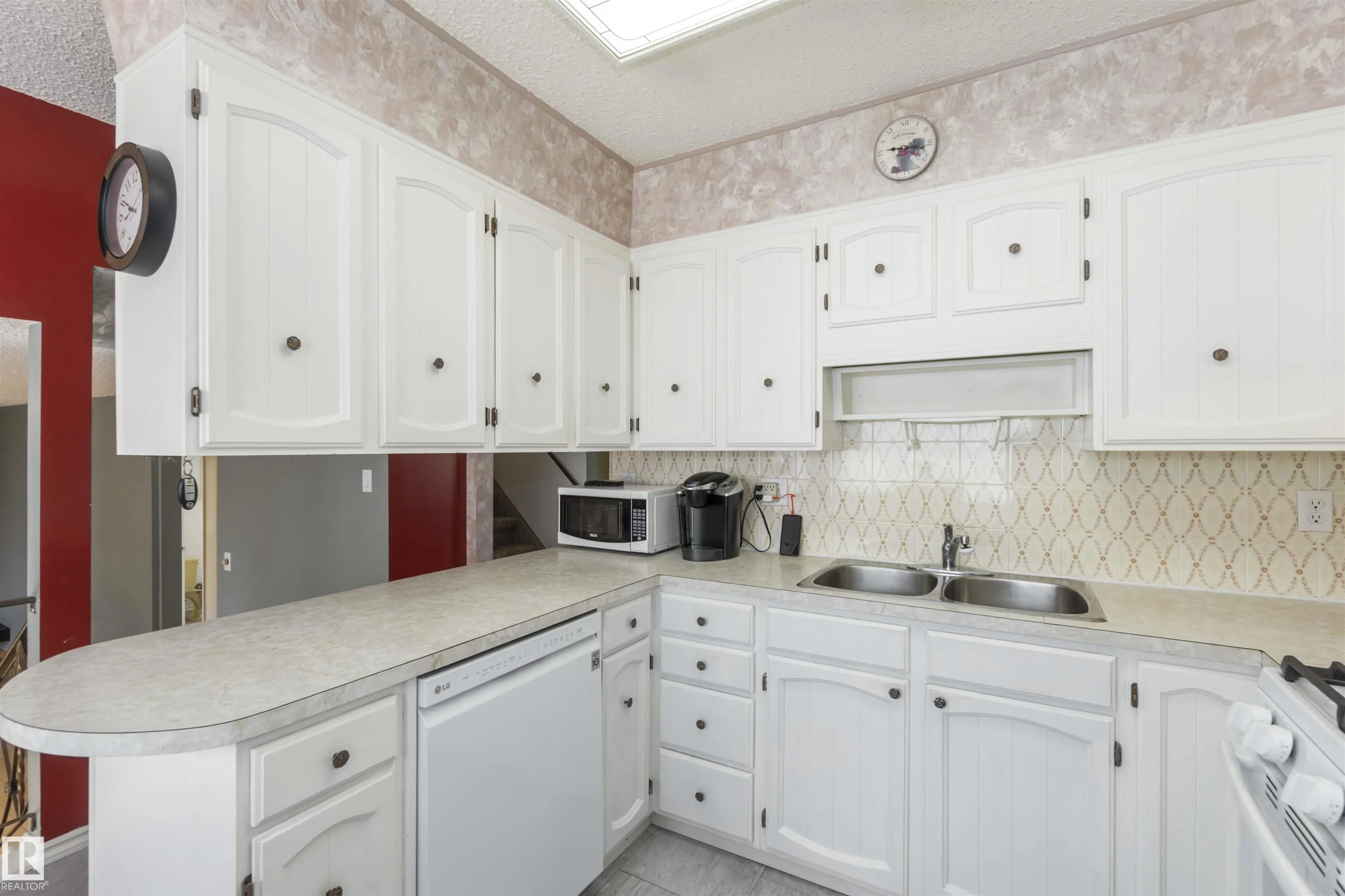 1412 KNOTTWOOD Road