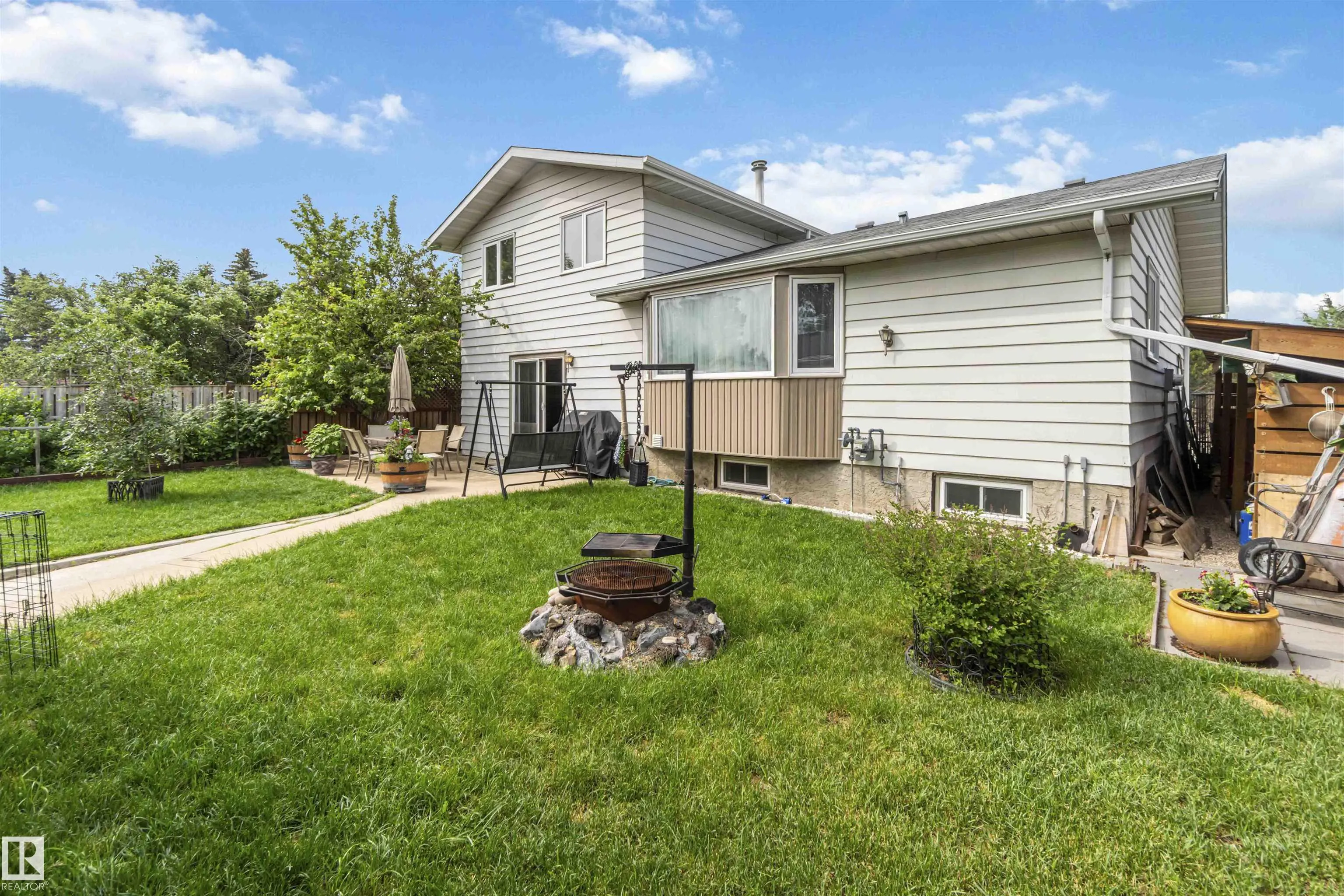 1412 KNOTTWOOD Road