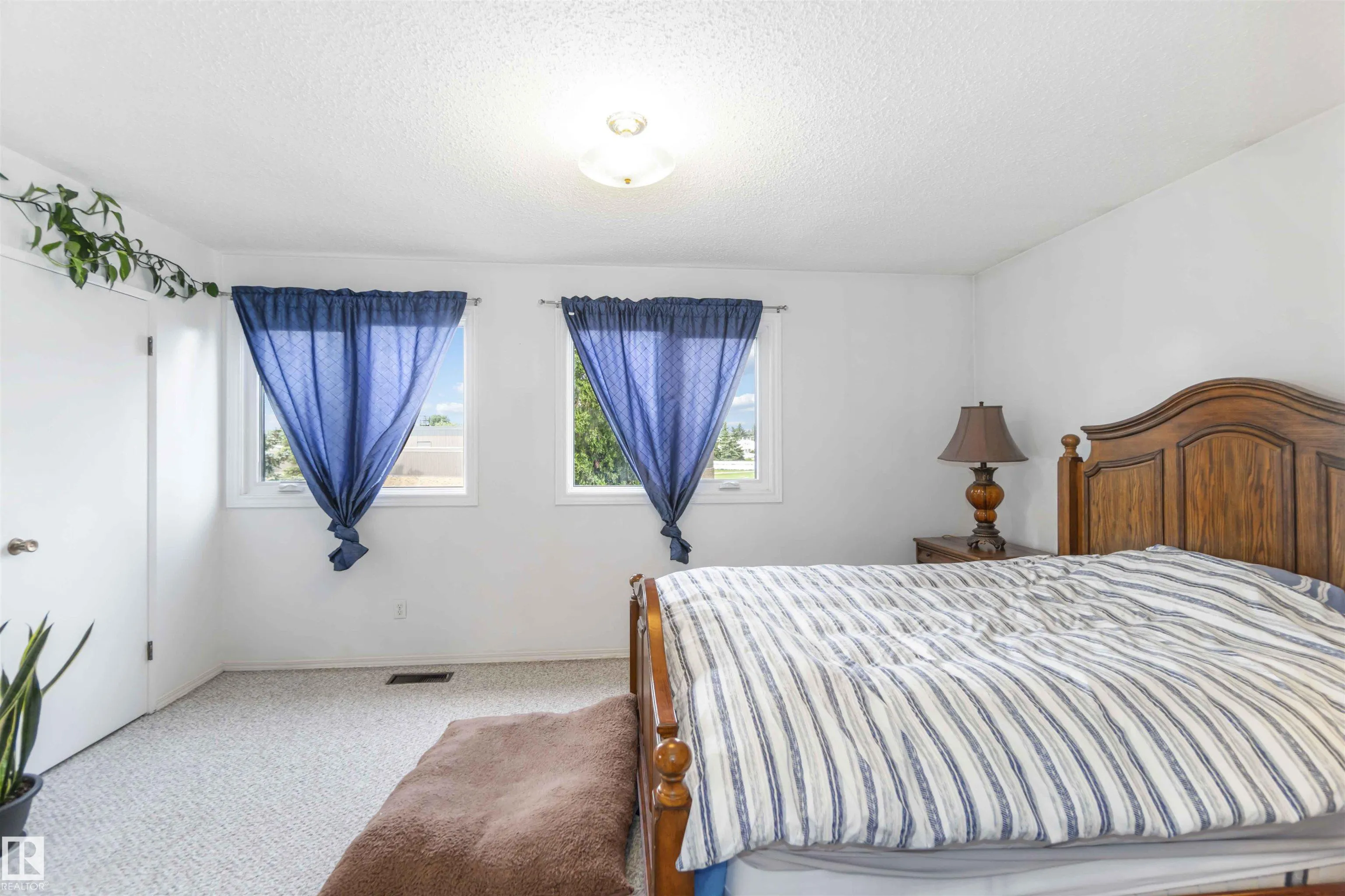 1412 KNOTTWOOD Road