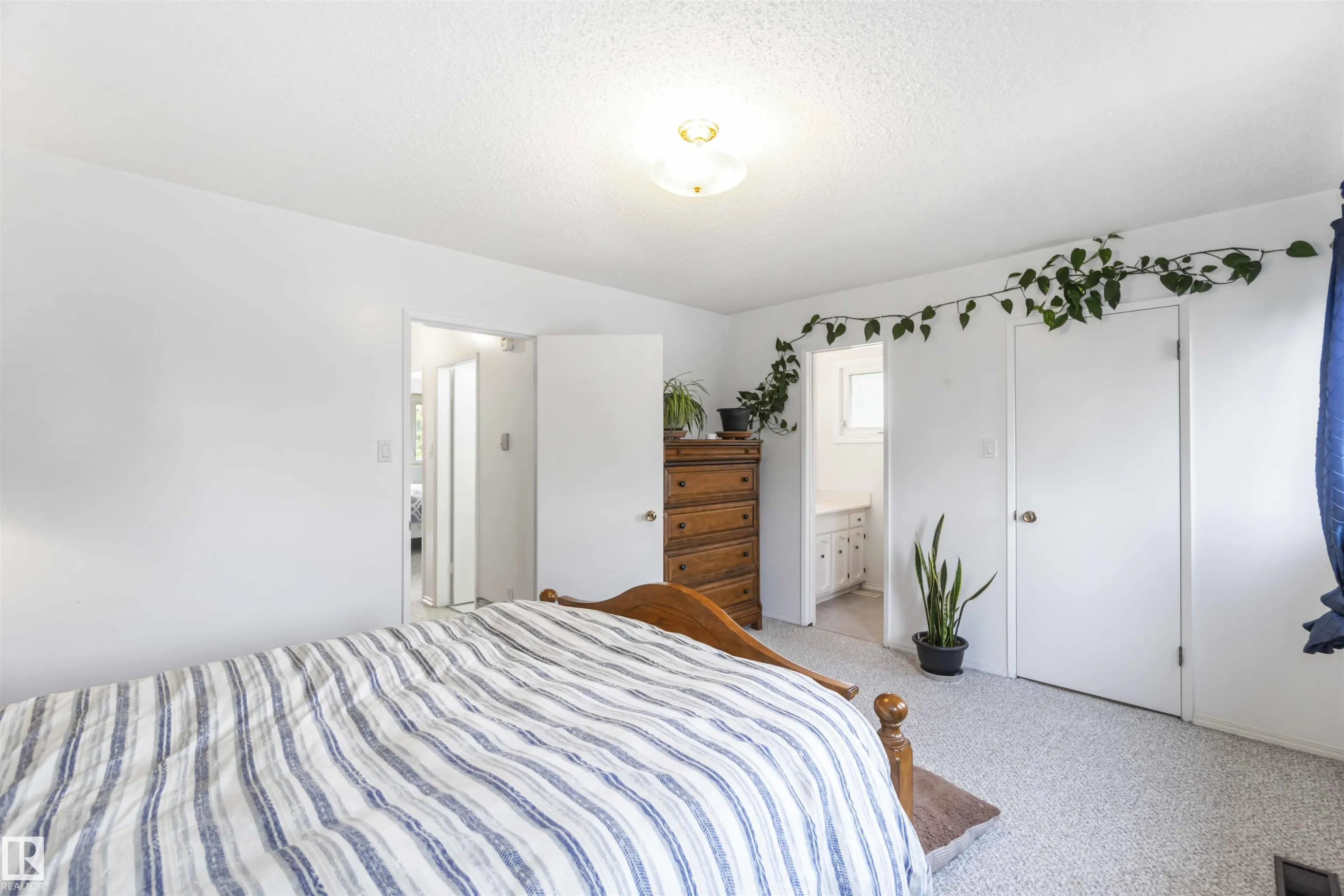1412 KNOTTWOOD Road