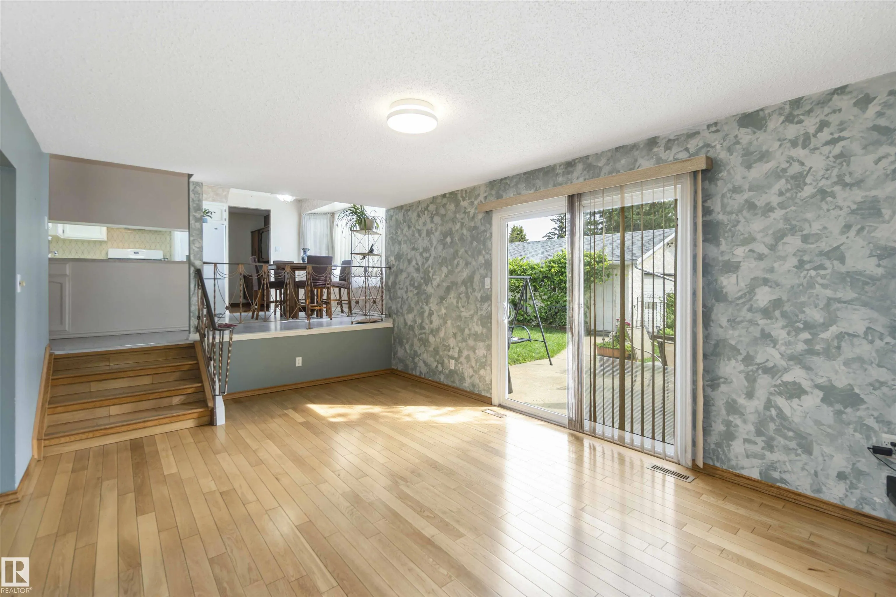 1412 KNOTTWOOD Road