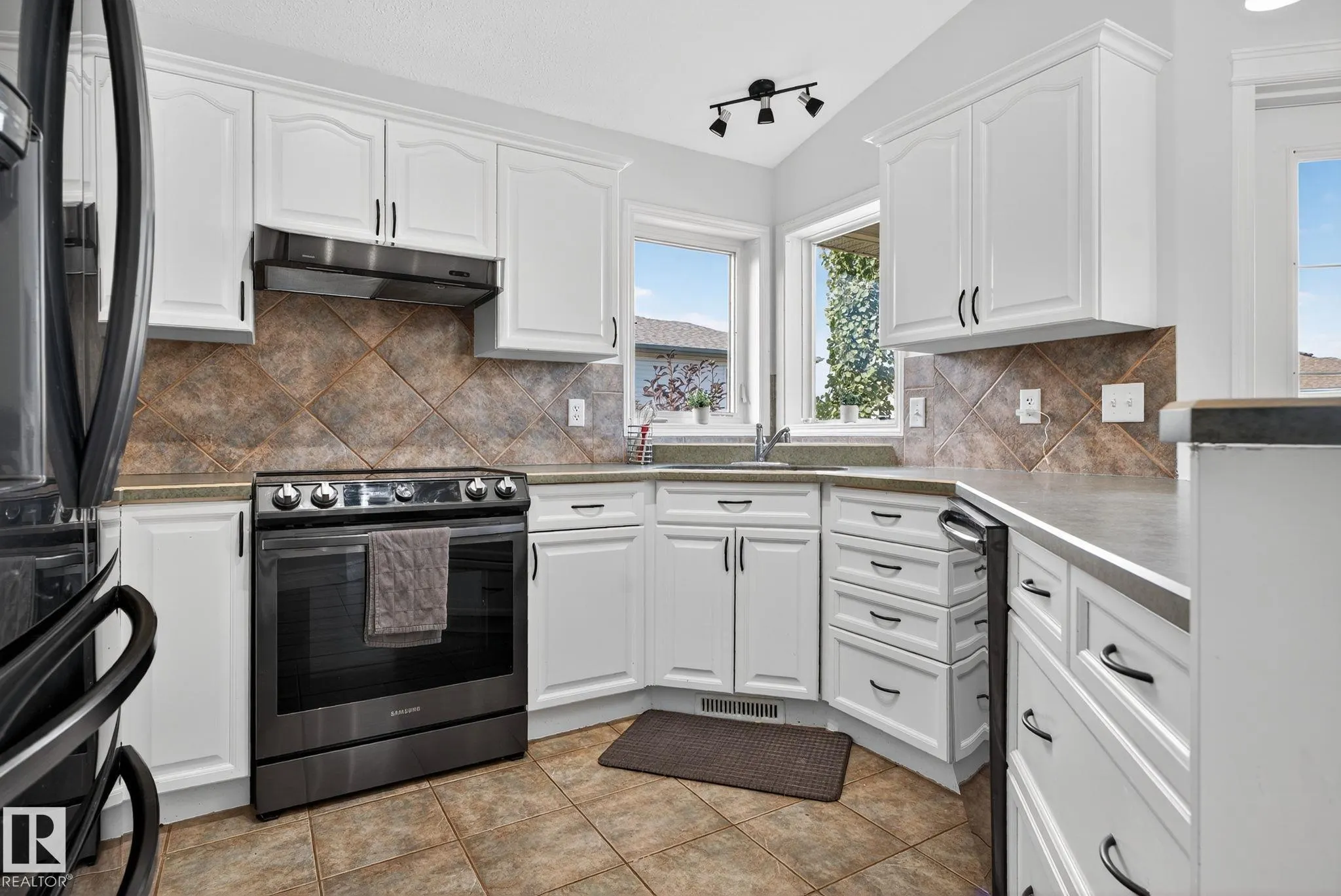 13 ORCHID Crescent