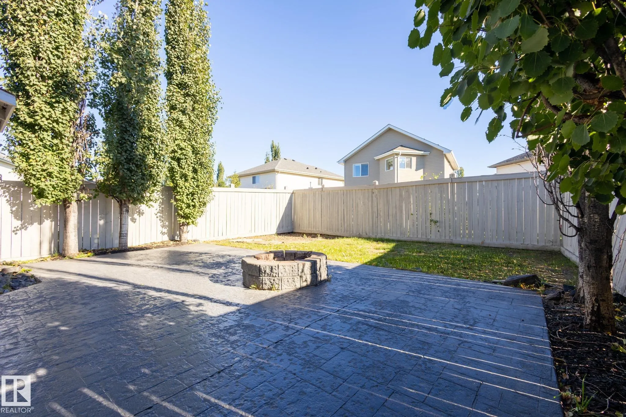 638 LEGER Way