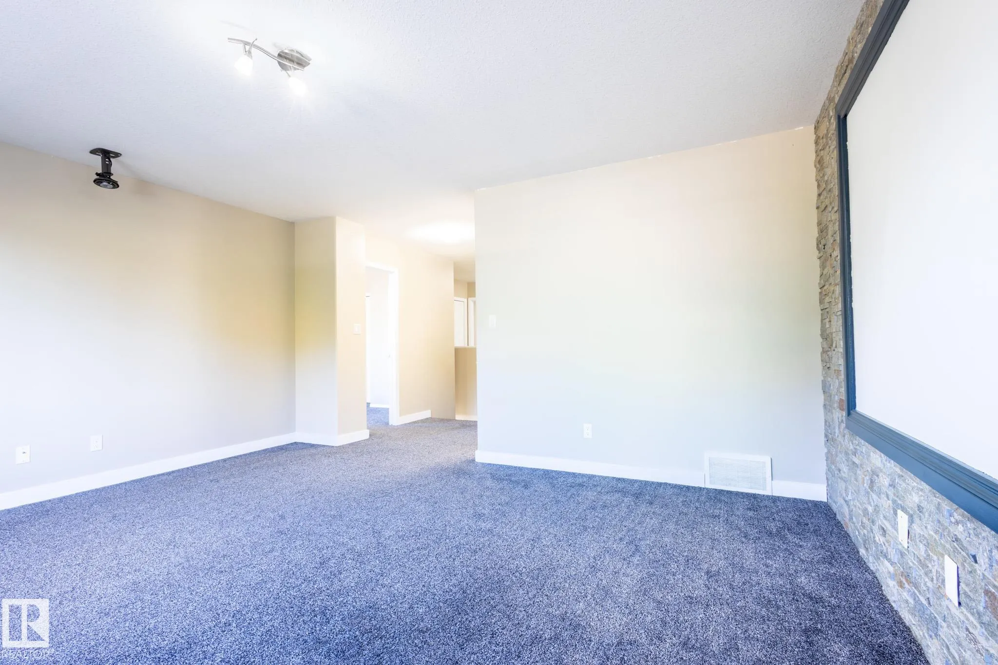638 LEGER Way