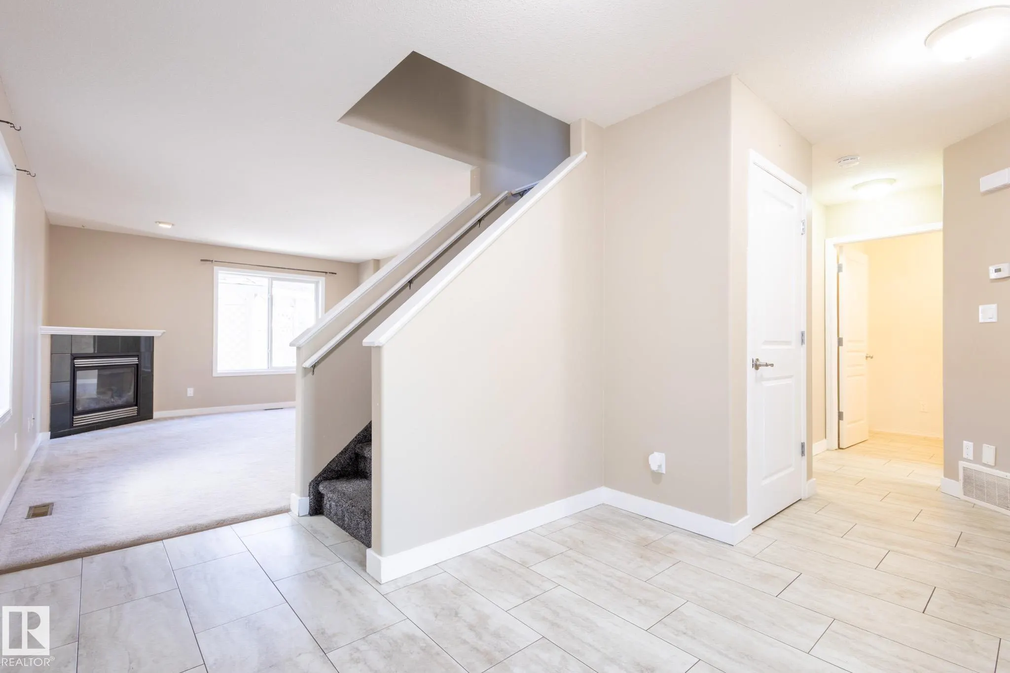 638 LEGER Way