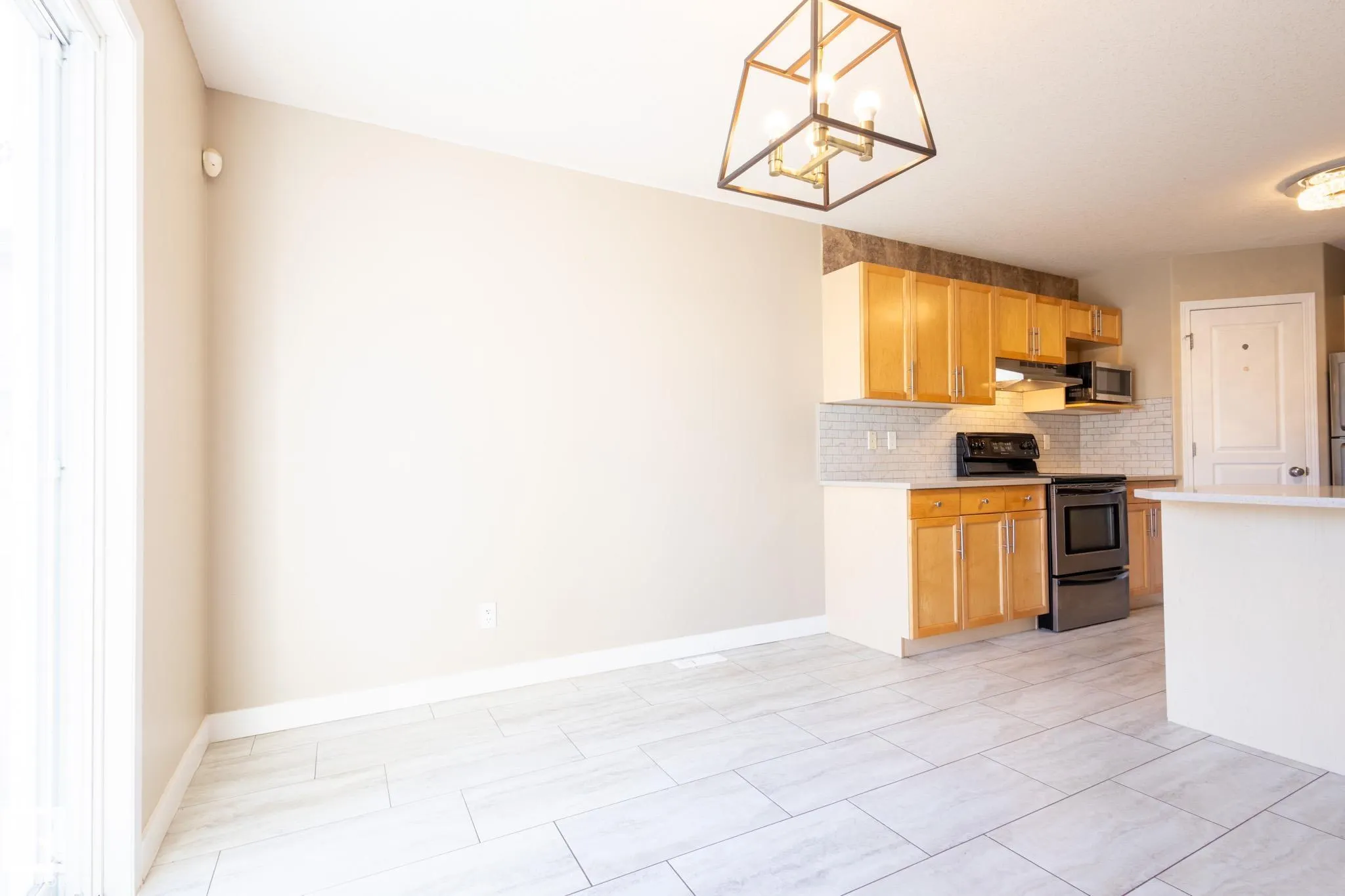 638 LEGER Way