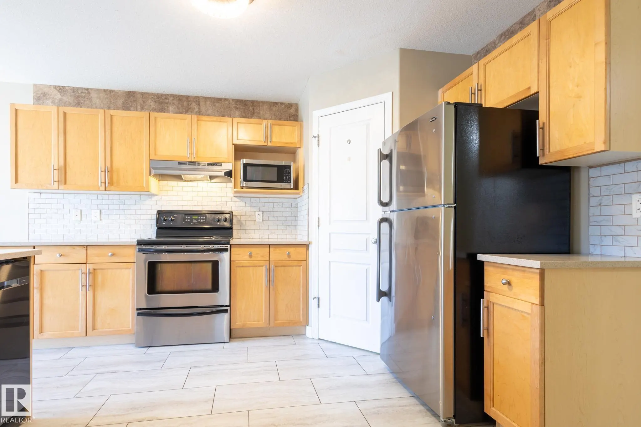 638 LEGER Way