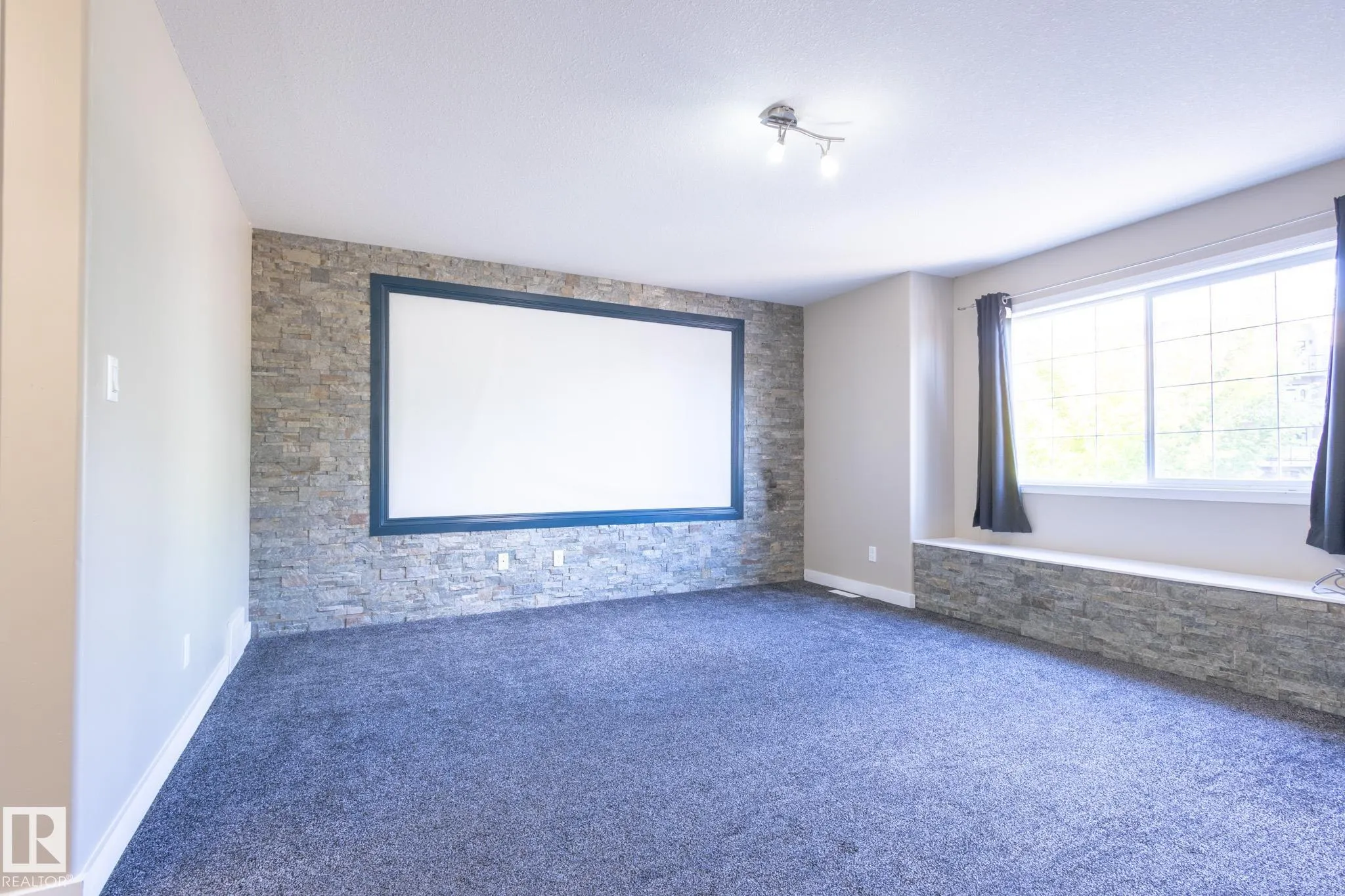 638 LEGER Way