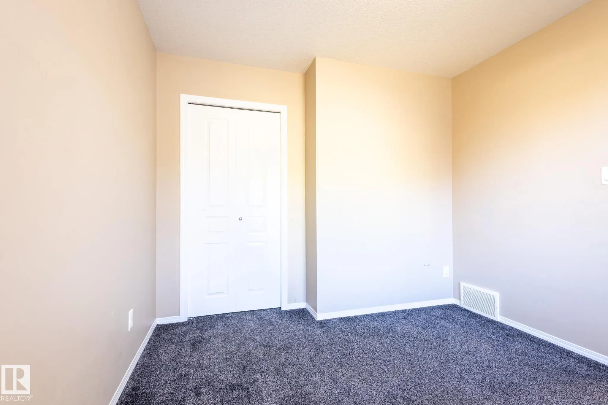 638 LEGER Way