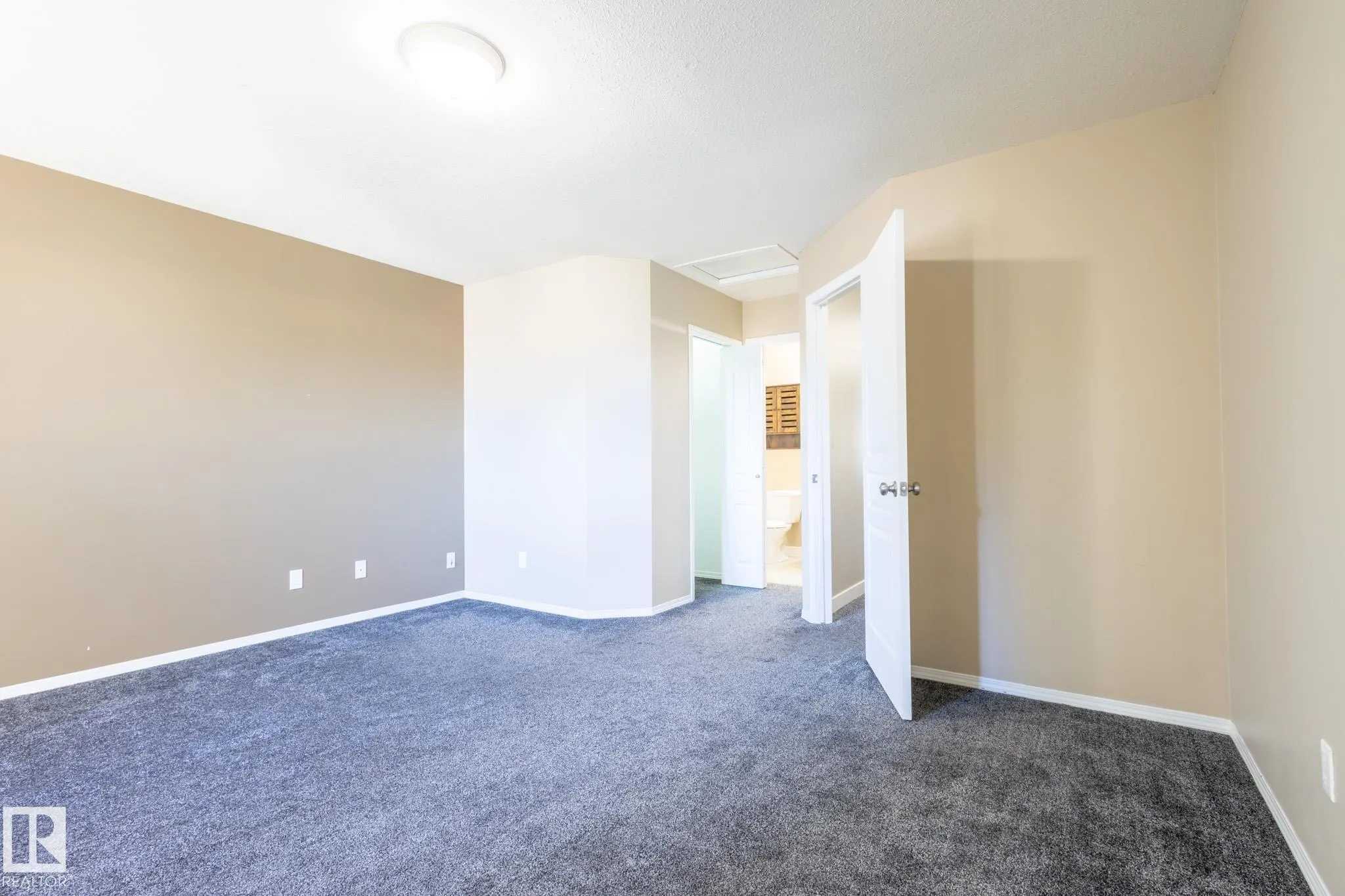 638 LEGER Way