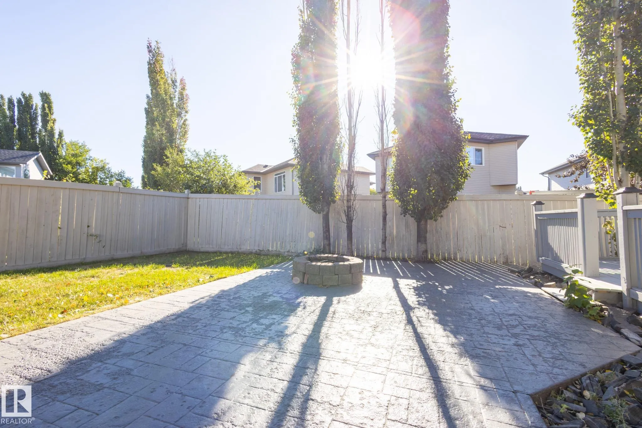 638 LEGER Way