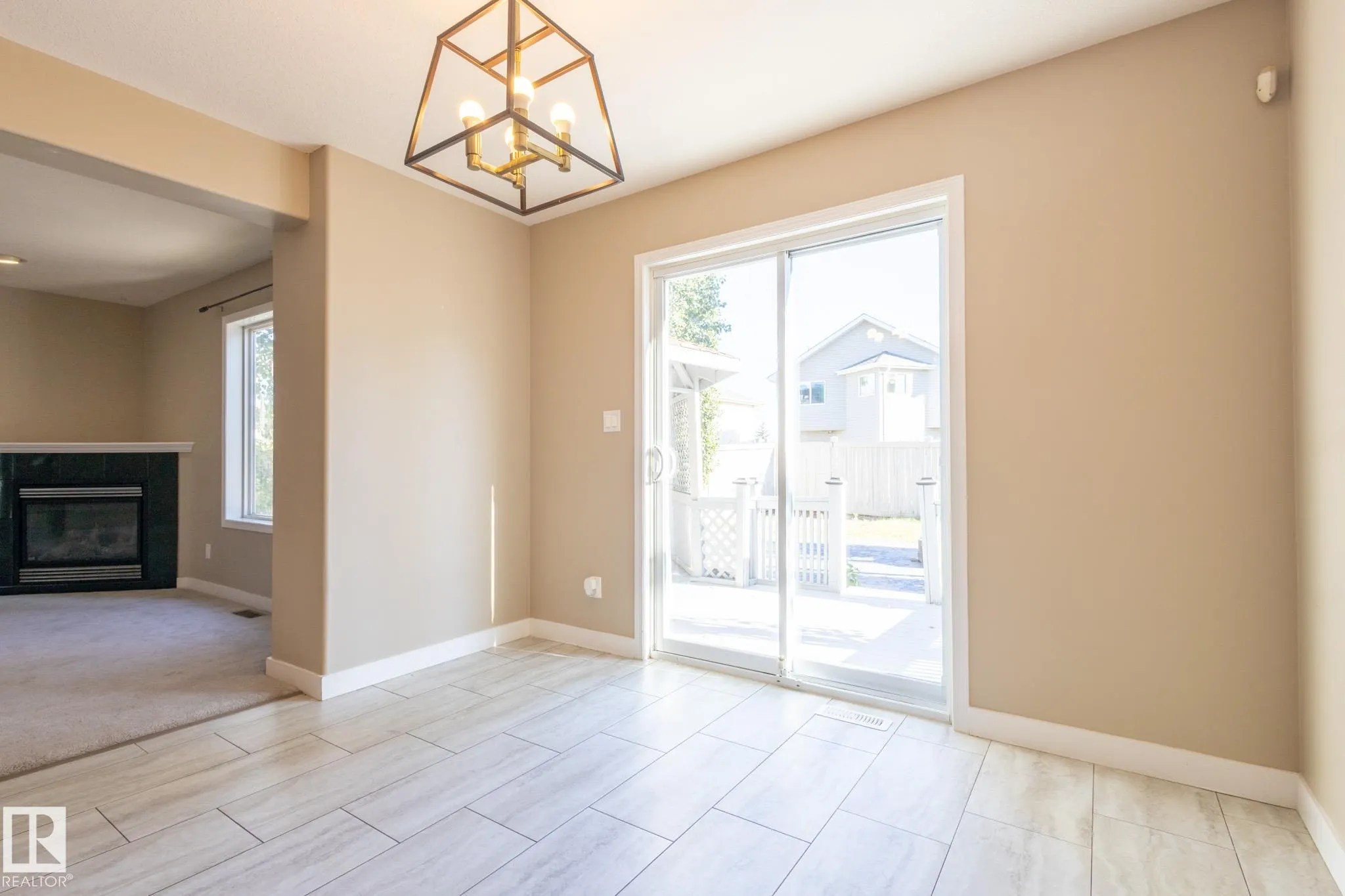 638 LEGER Way