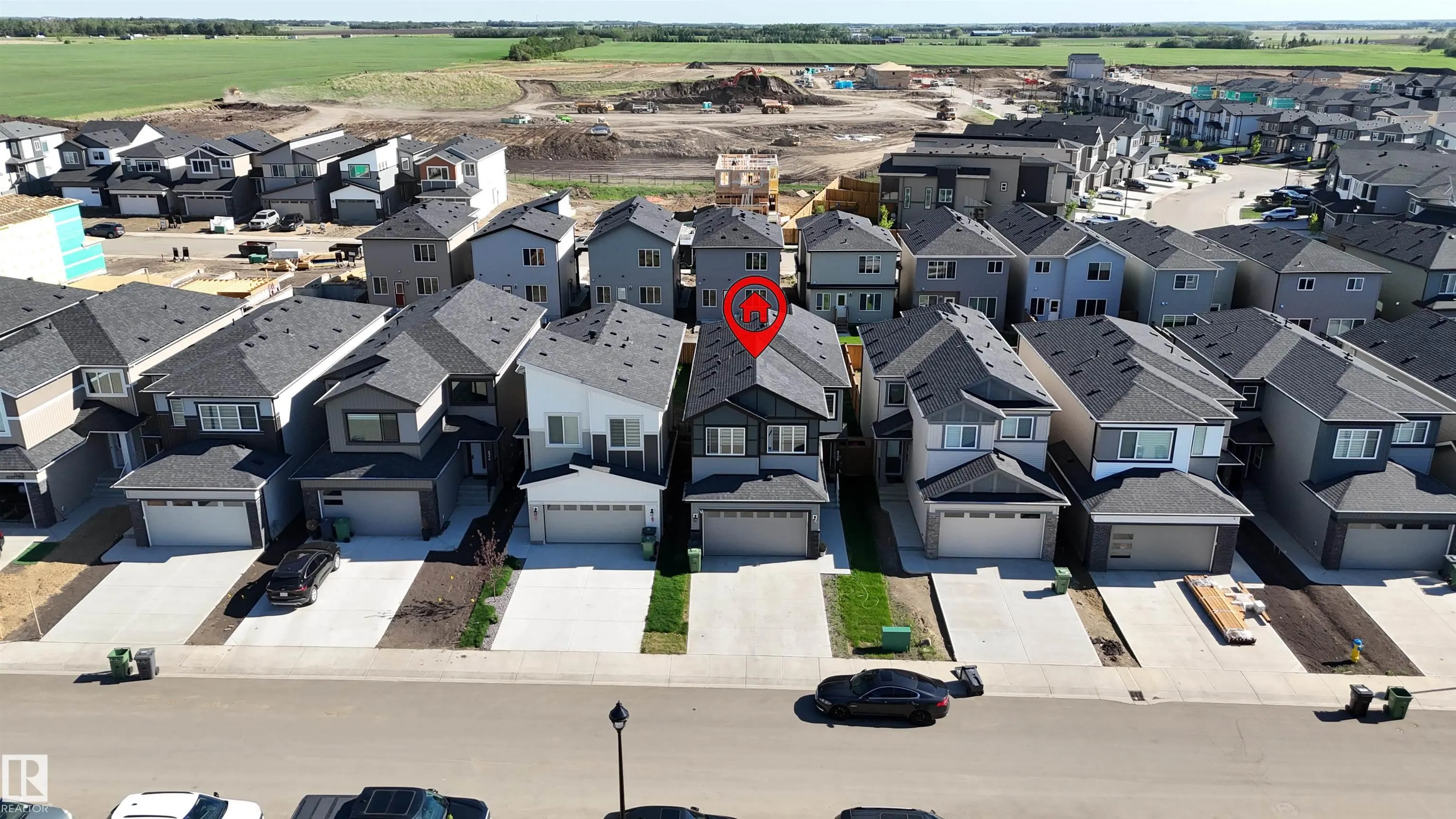 520 Bluff LN