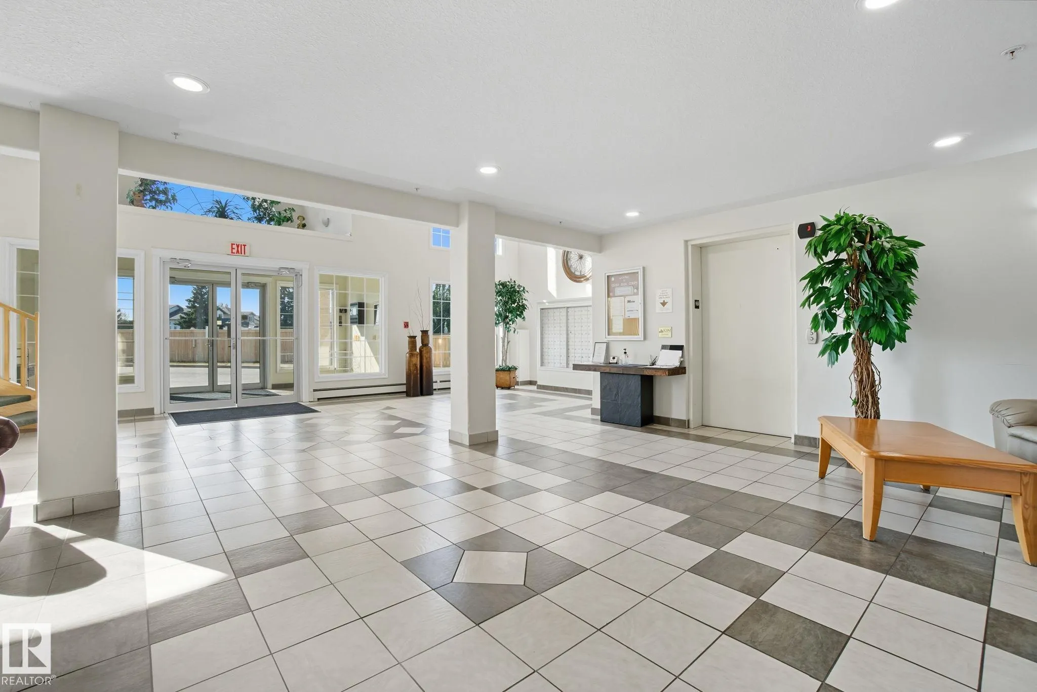 7801 GOLF COURSE Road
