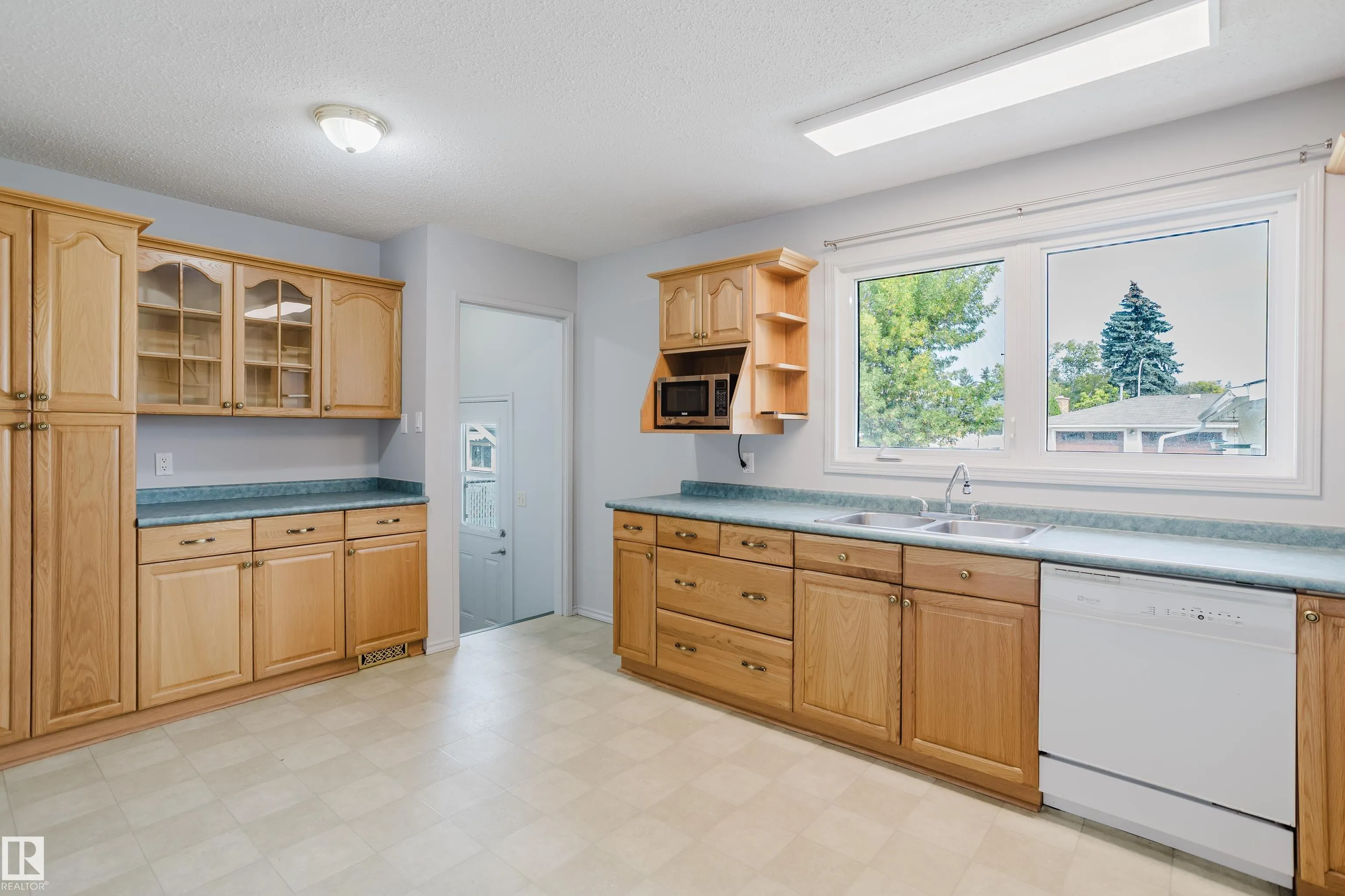 175 BROOKWOOD Drive