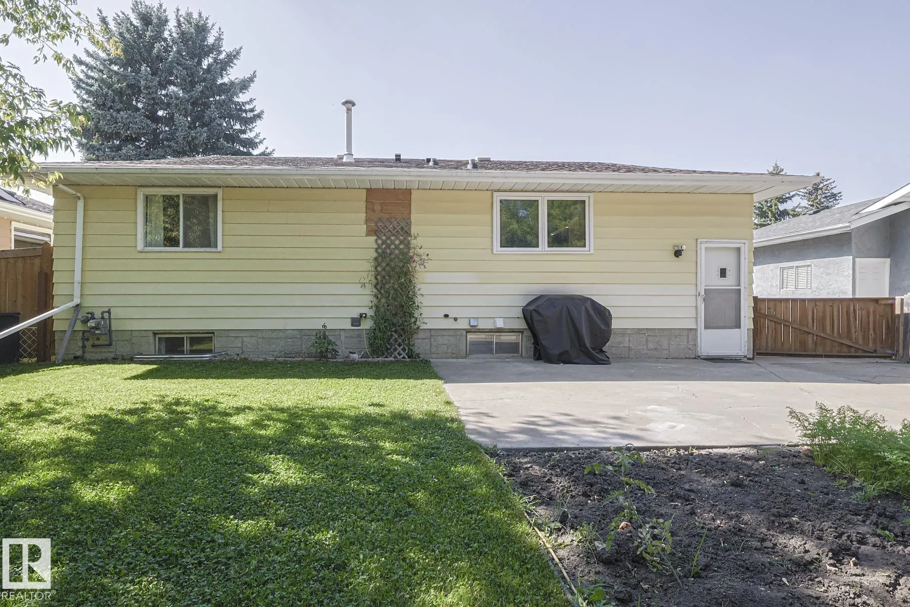 3135 74 Street