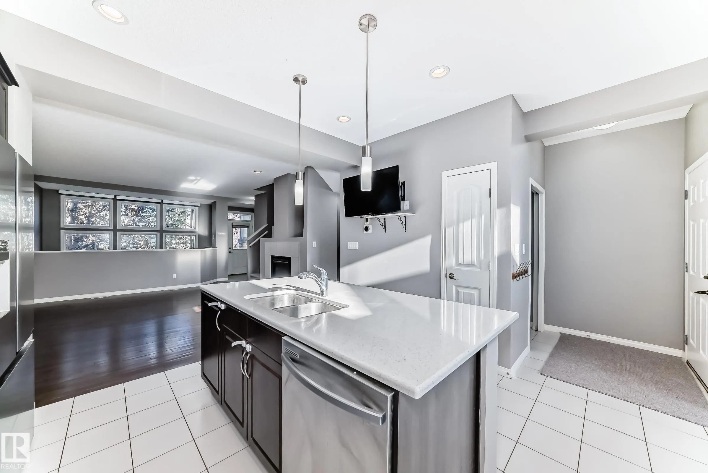 3116 ARTHURS Crescent