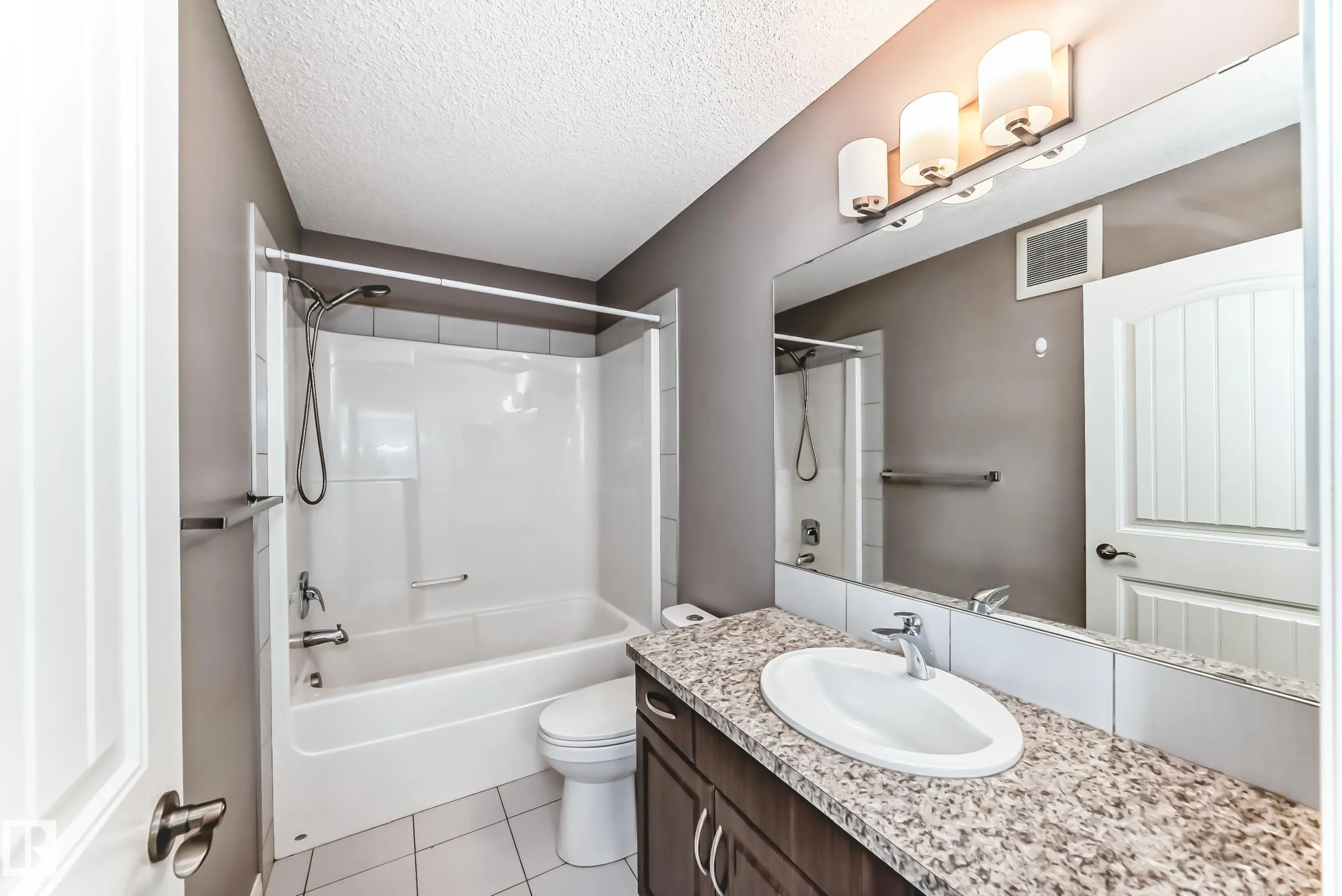 3116 ARTHURS Crescent