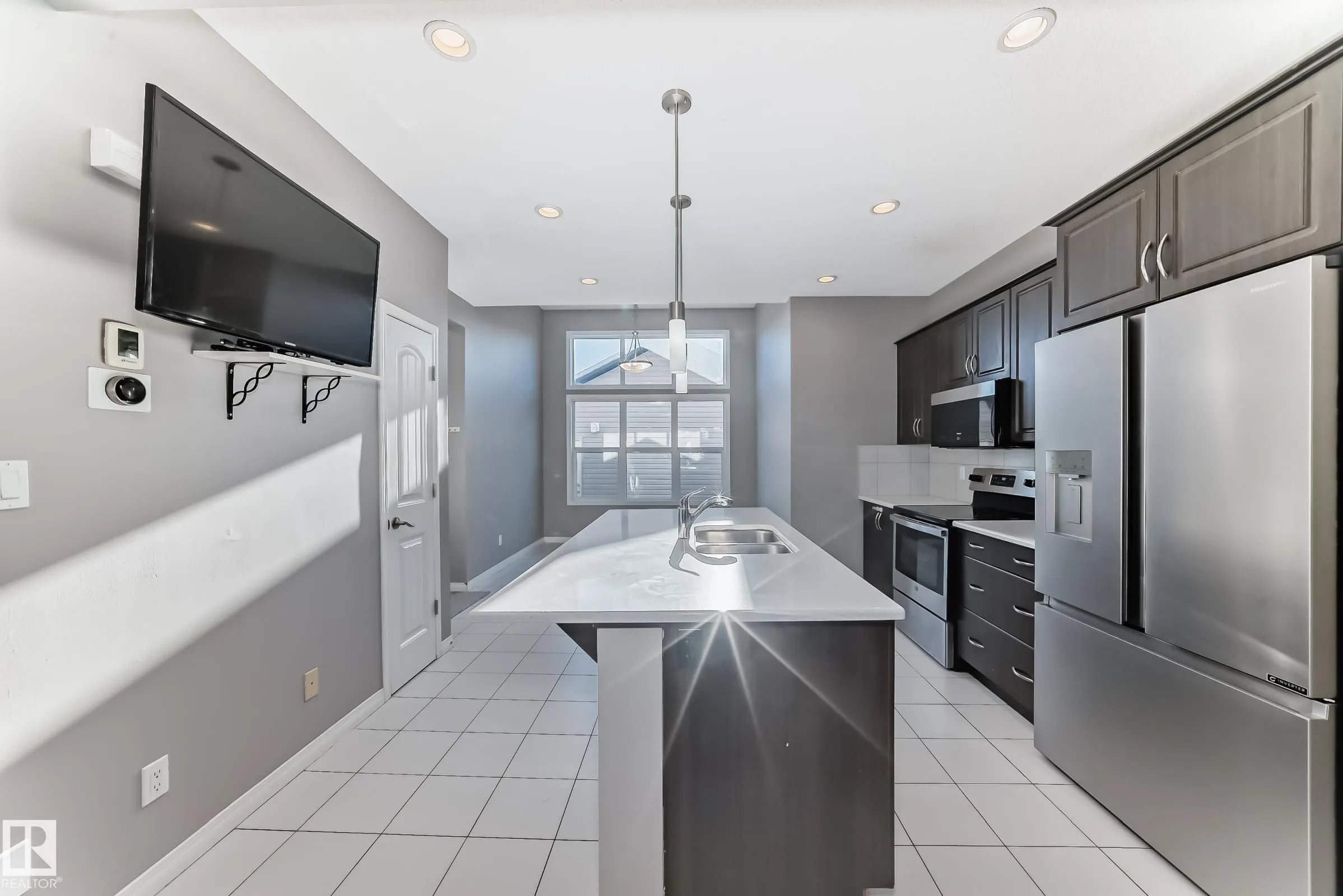 3116 ARTHURS Crescent