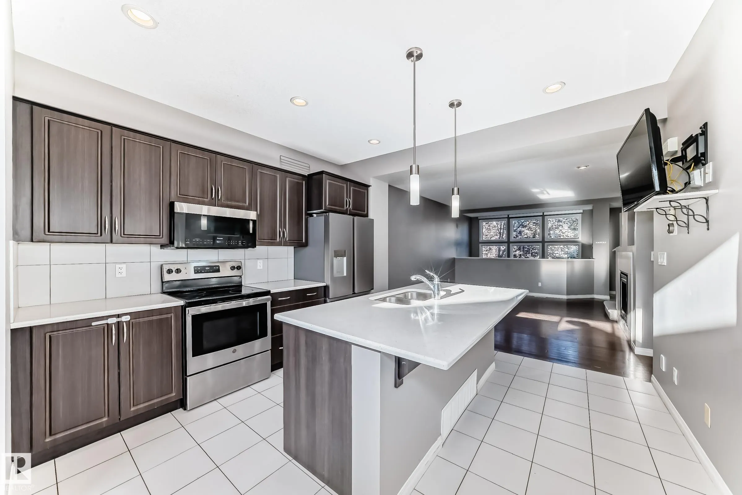 3116 ARTHURS Crescent