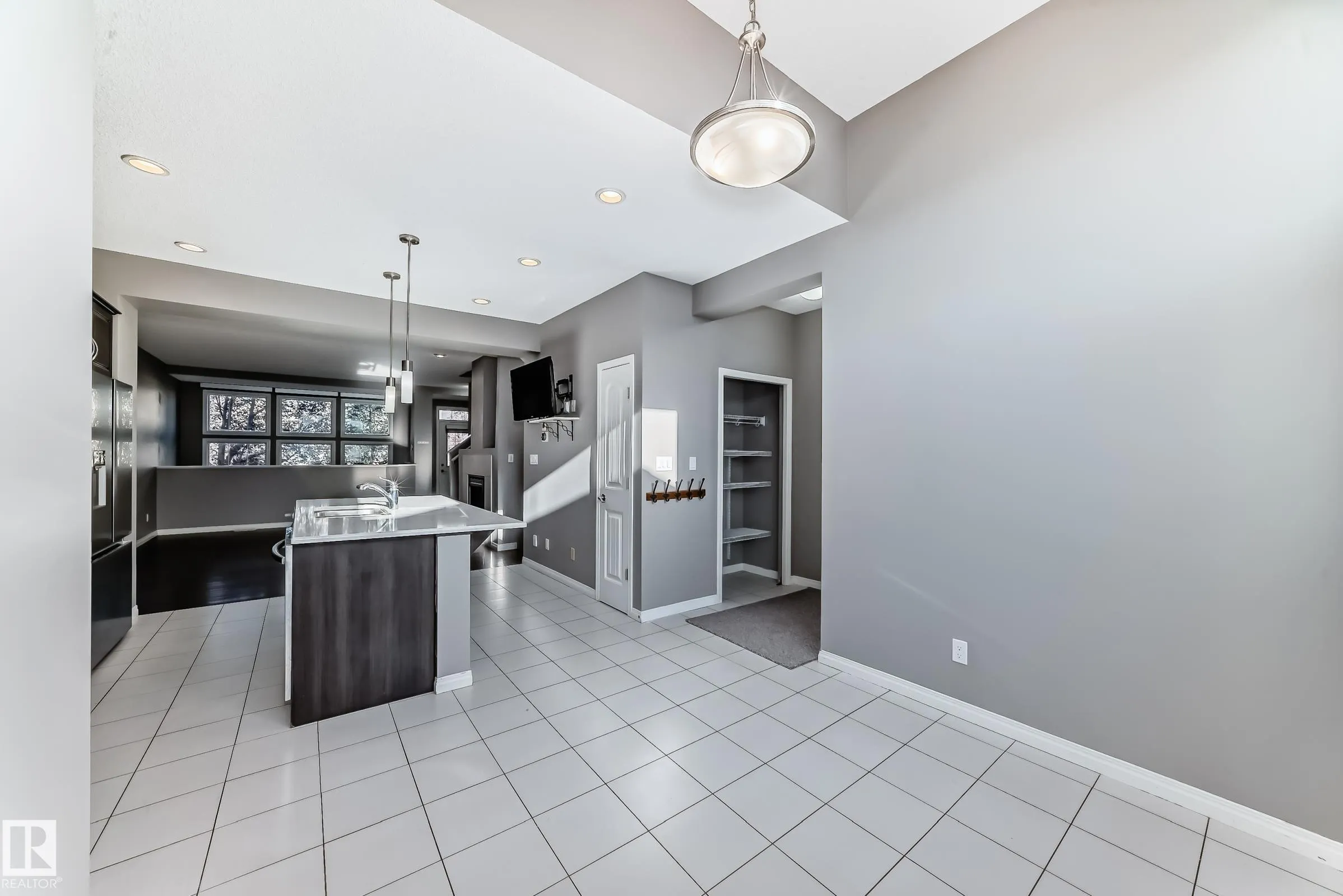 3116 ARTHURS Crescent
