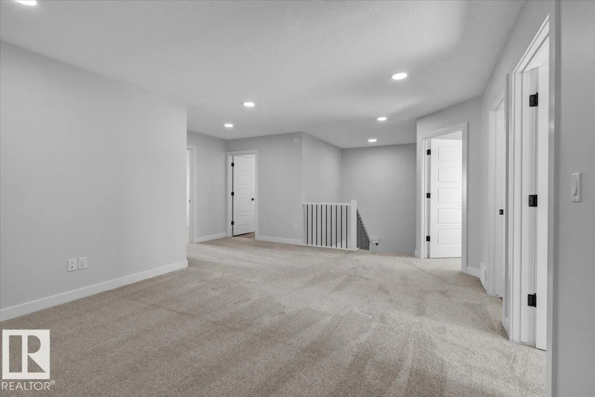 215 RAVINE Drive