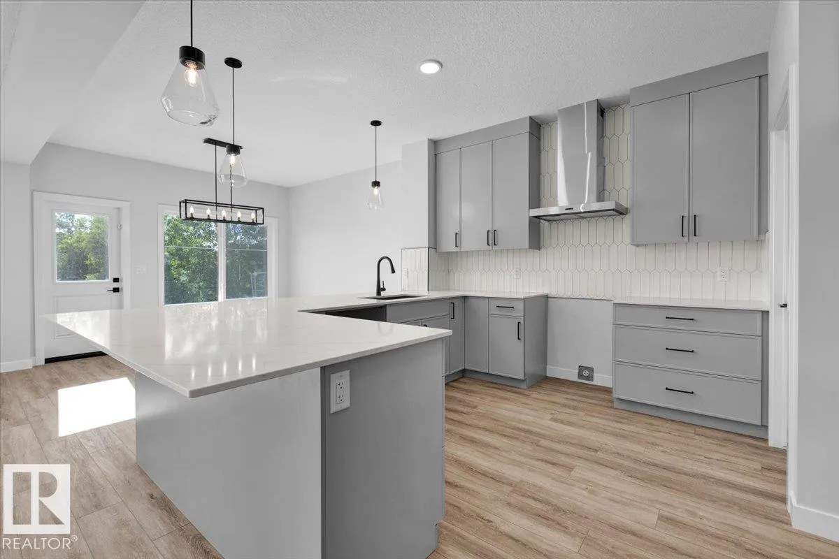 215 RAVINE Drive