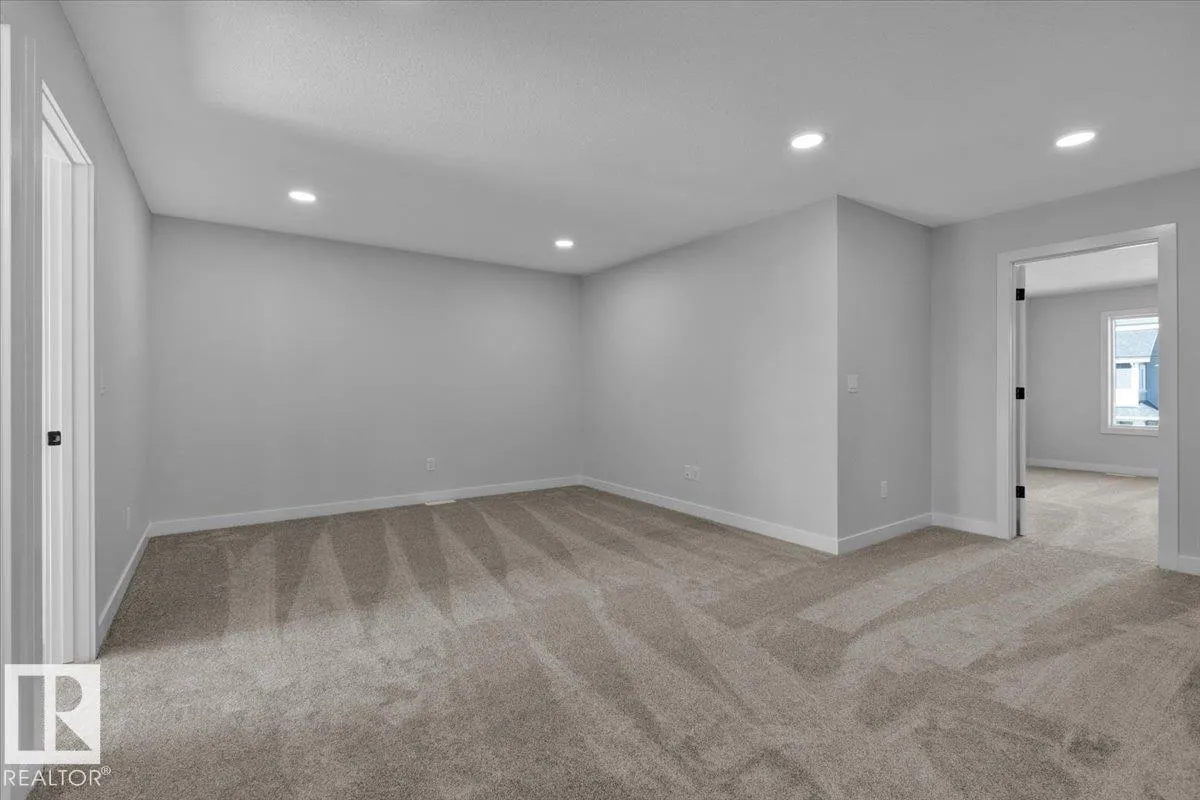 215 RAVINE Drive