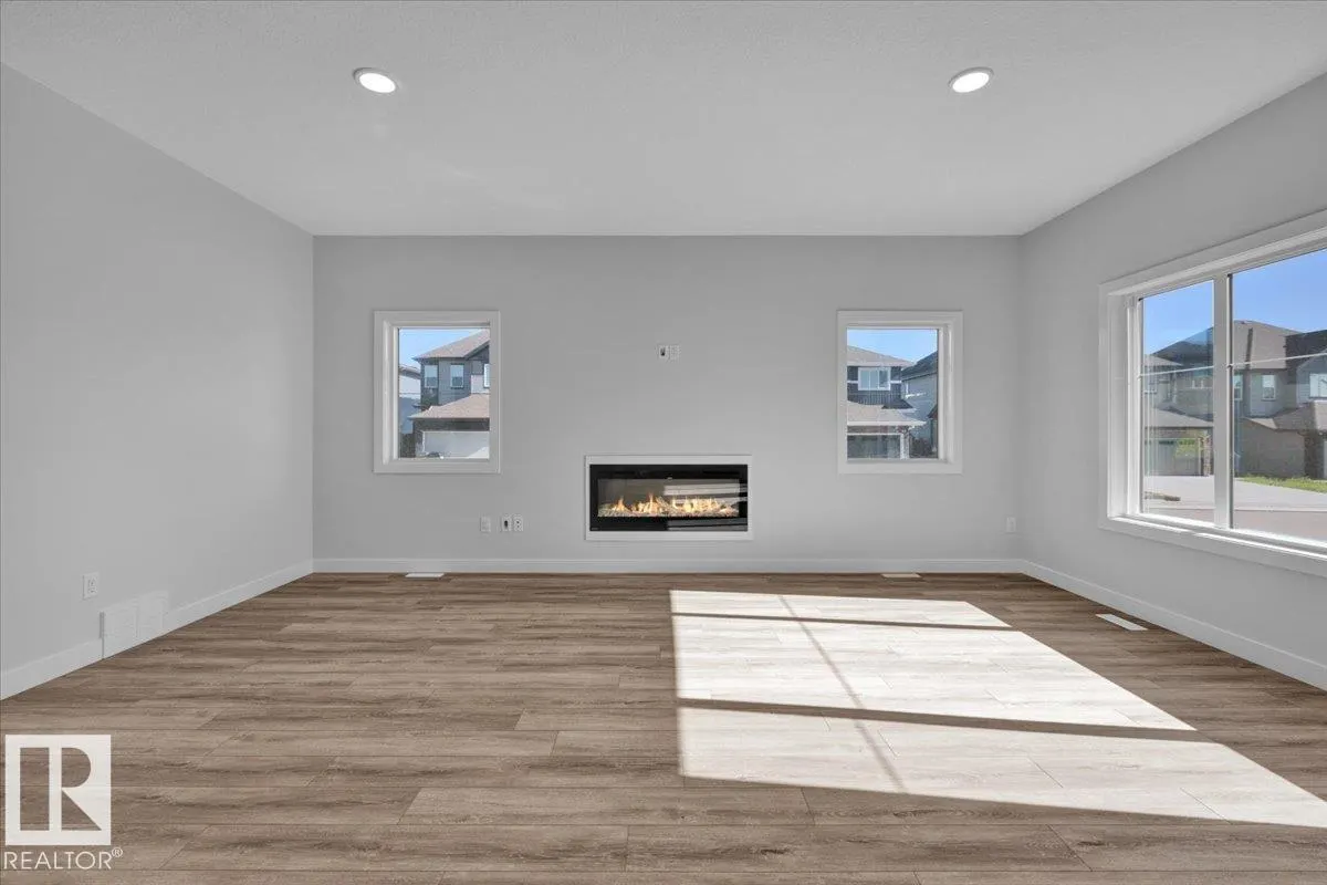 215 RAVINE Drive