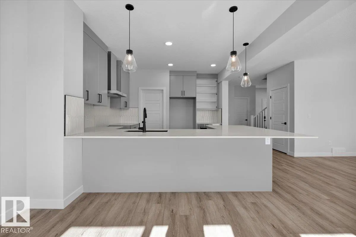 215 RAVINE Drive
