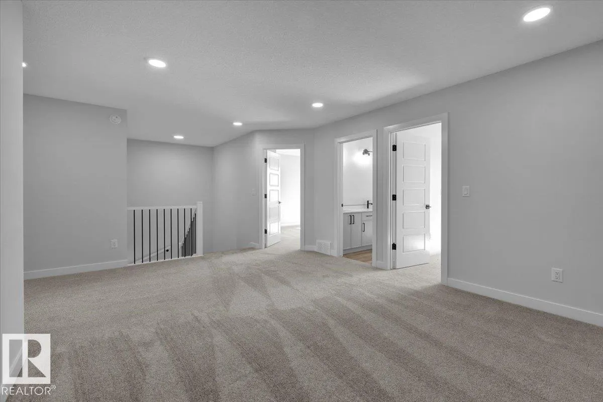 215 RAVINE Drive
