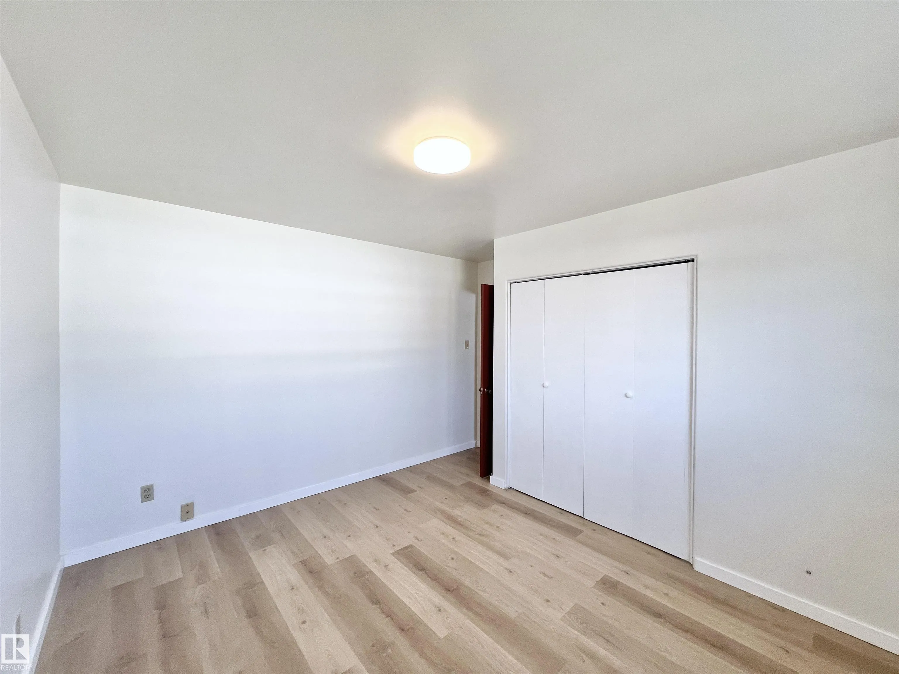 10212 136 Avenue