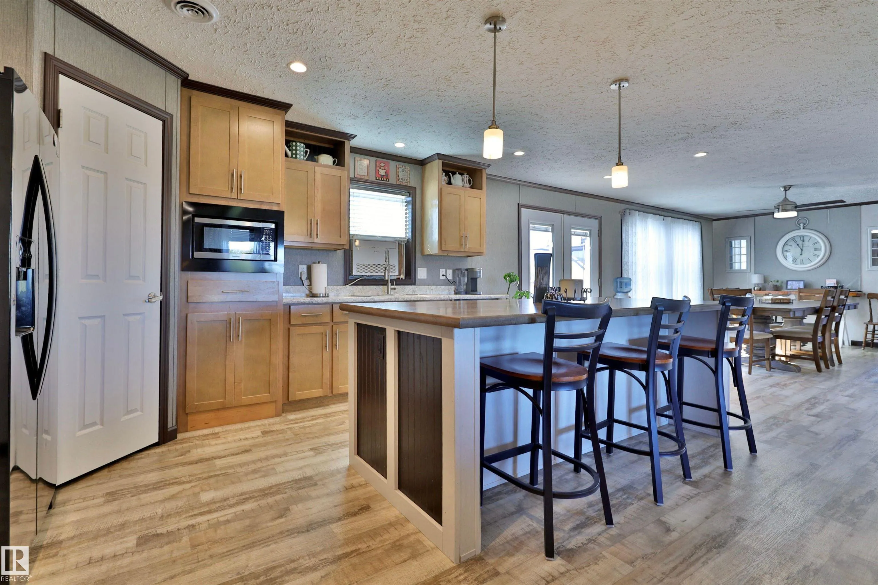 201 Glenhaven Crescent