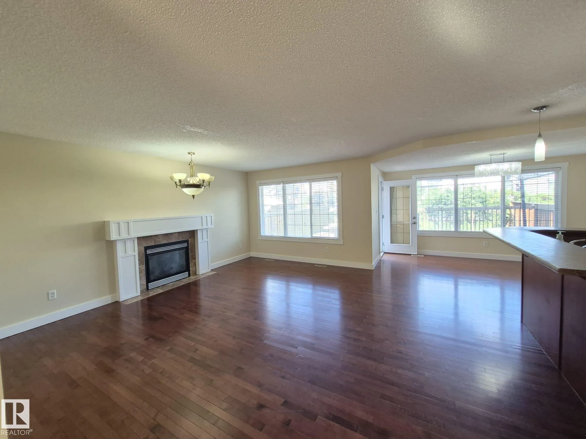 8361 shaske Crescent