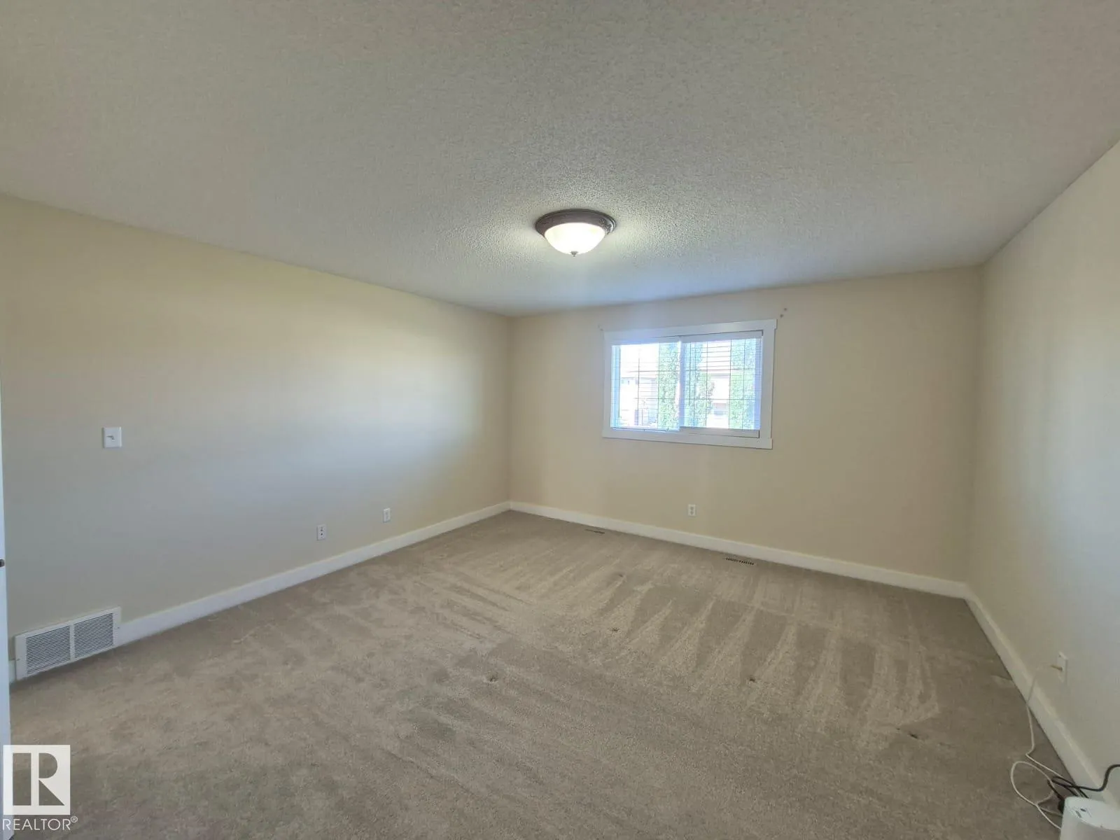 8361 shaske Crescent