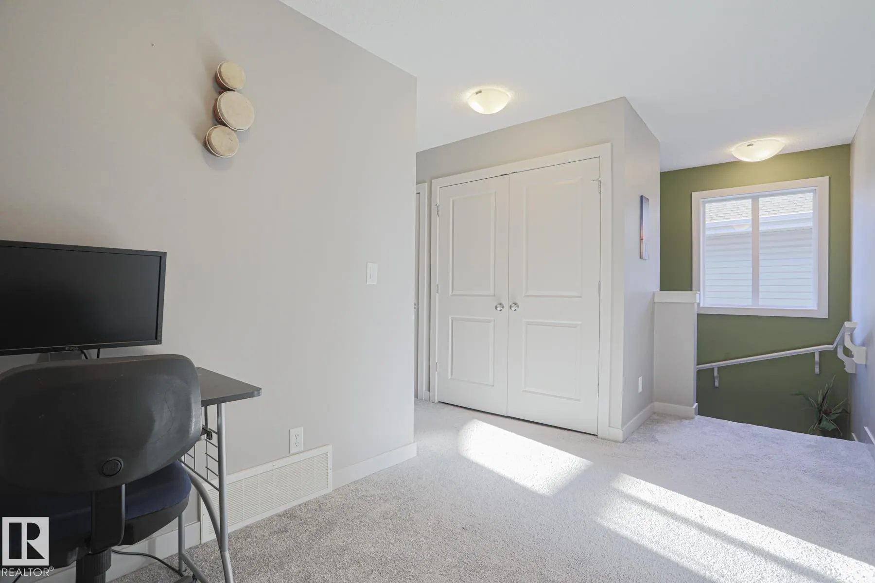 1735 Hammond Crescent