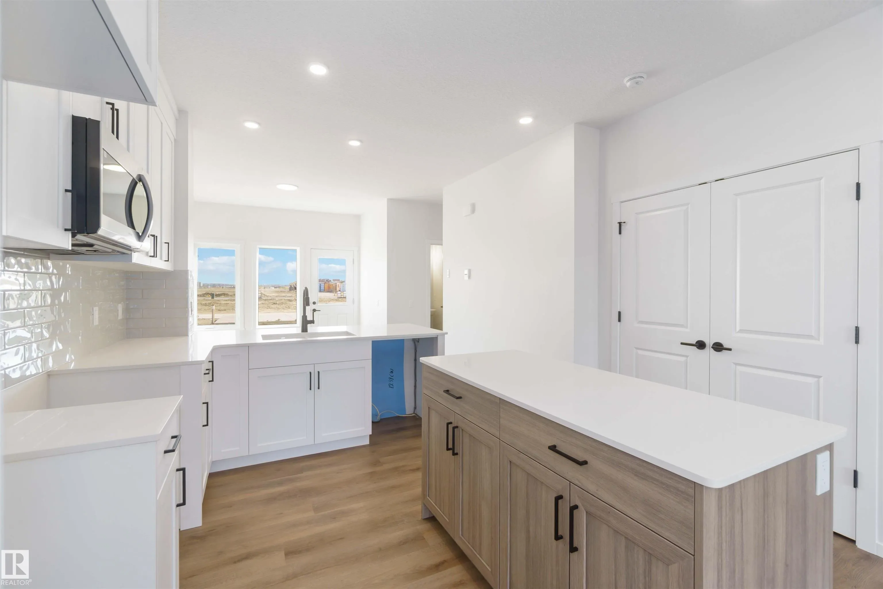 1239 CRISTALL Way