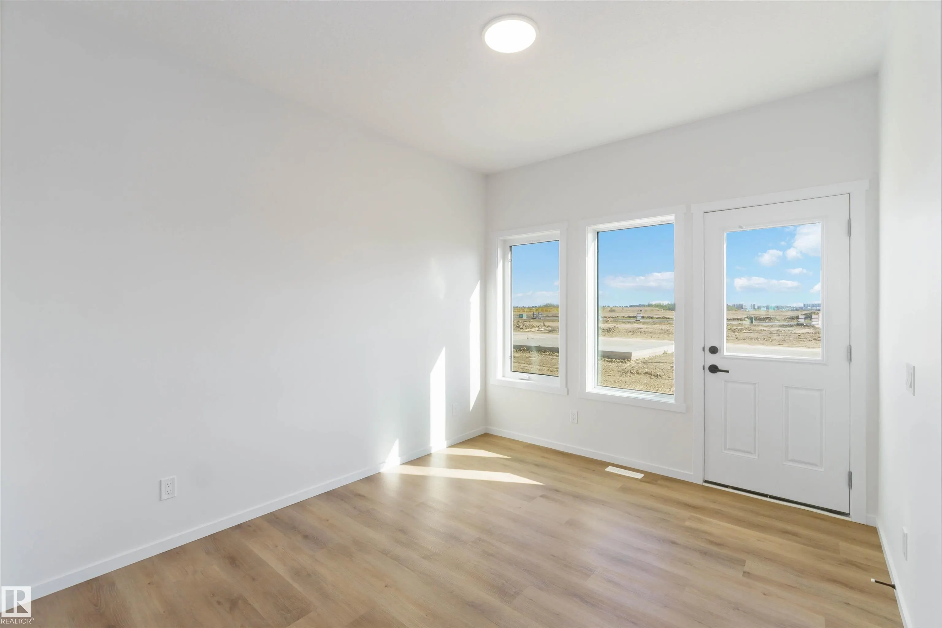 1239 CRISTALL Way