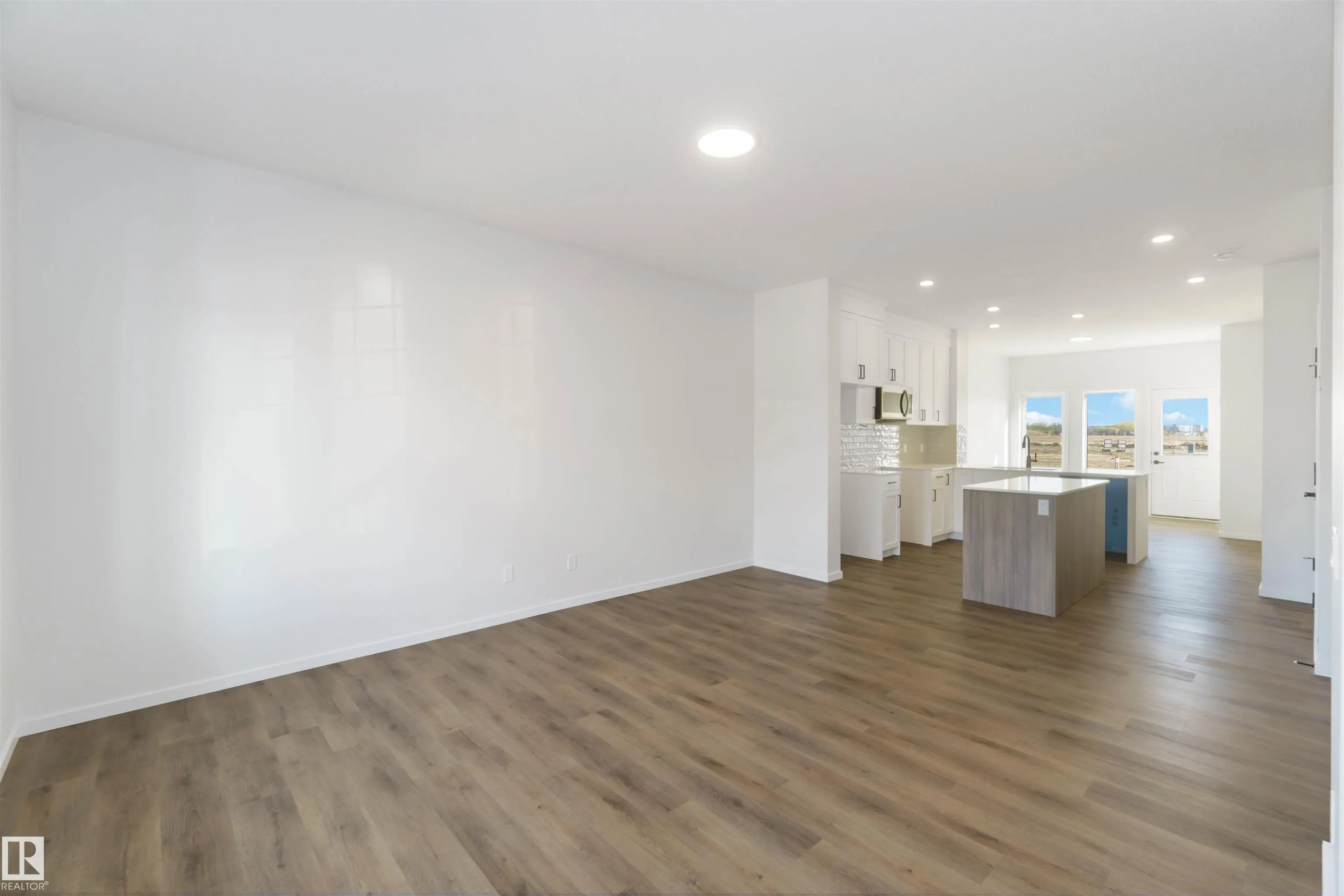 1239 CRISTALL Way