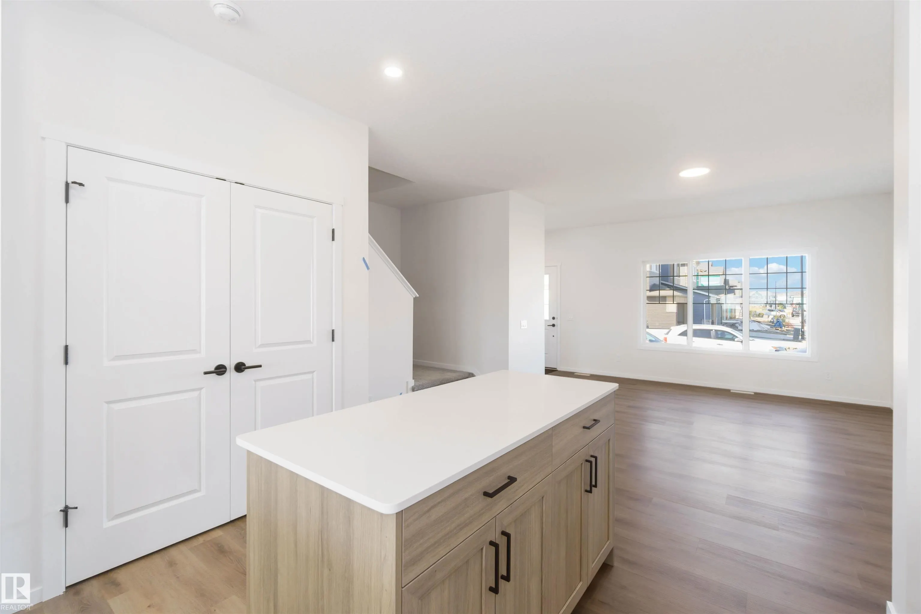 1239 CRISTALL Way
