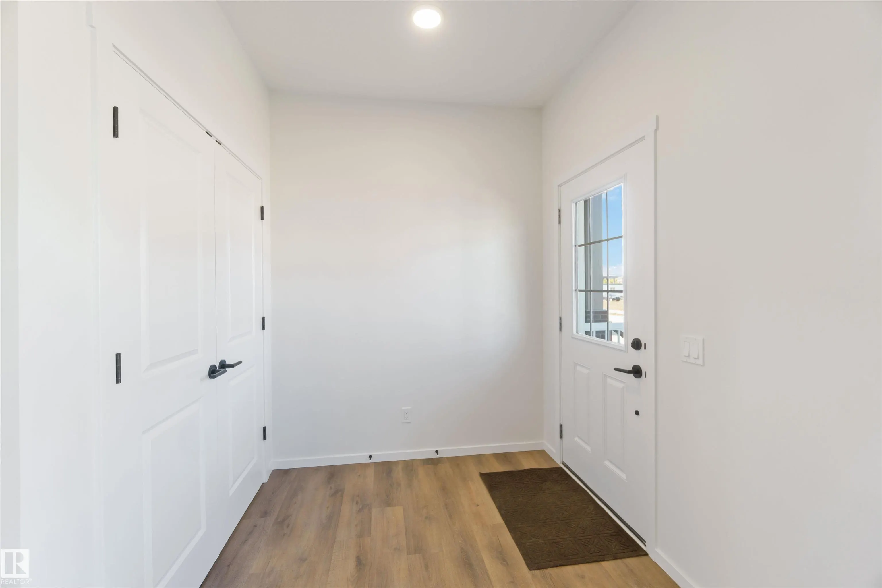 1239 CRISTALL Way