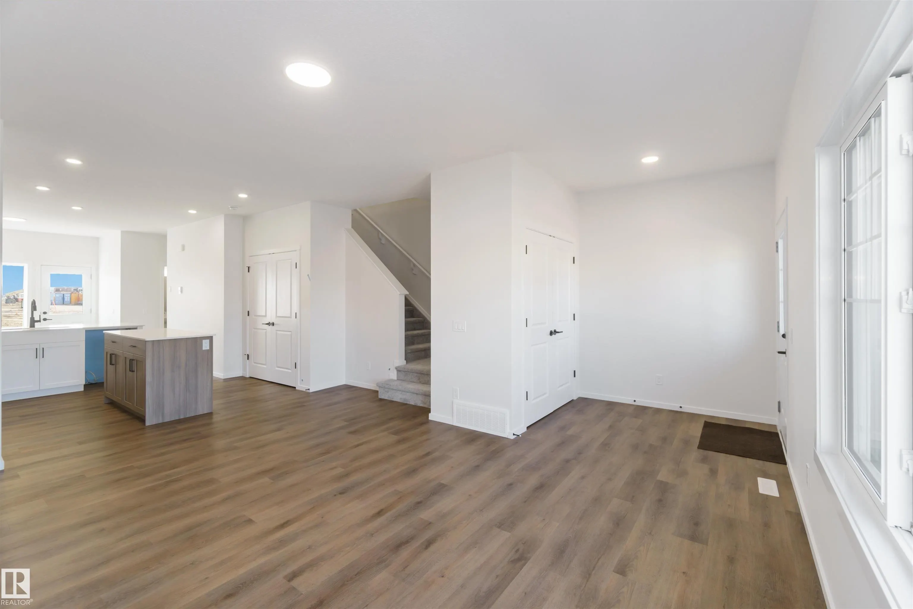 1239 CRISTALL Way