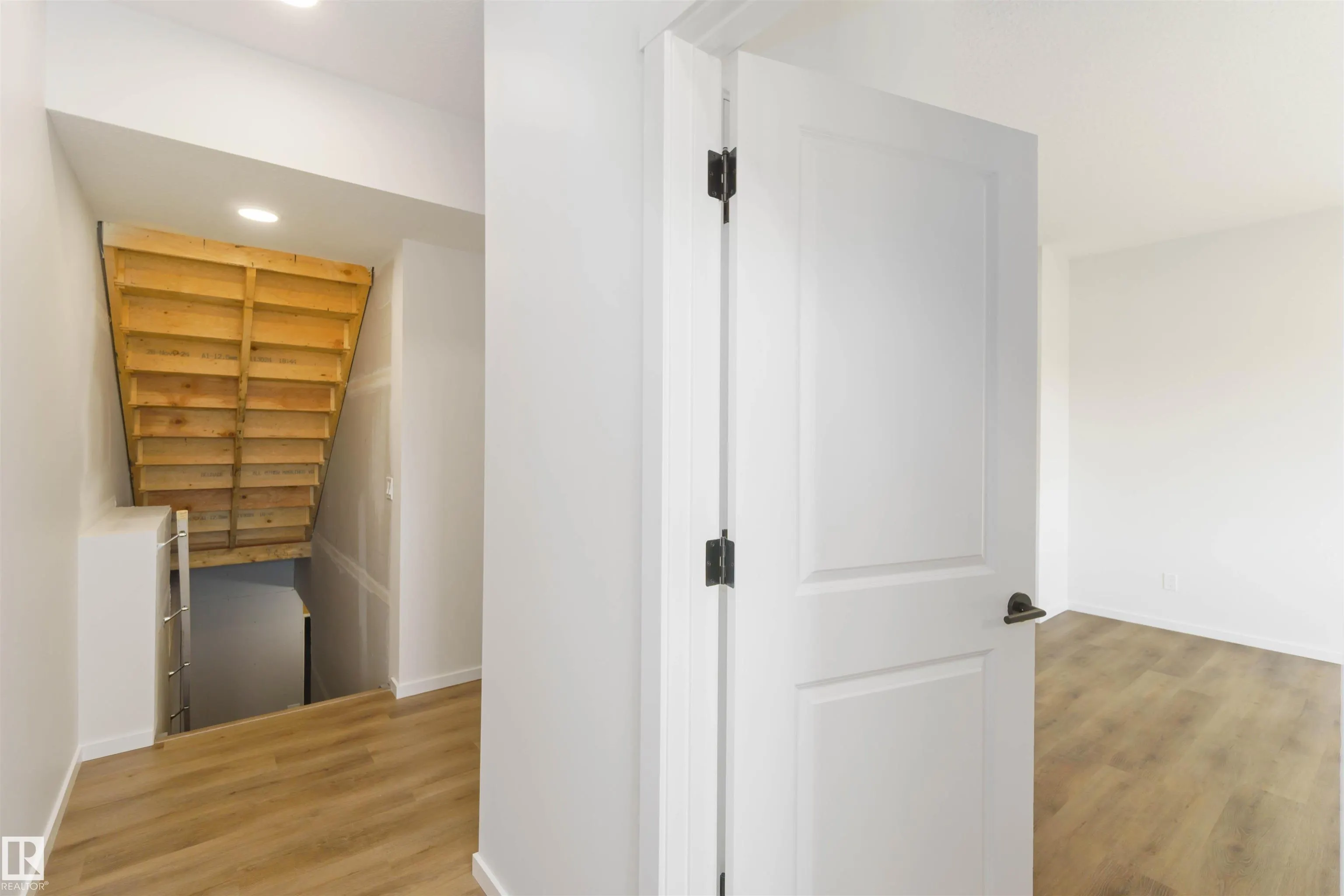 1239 CRISTALL Way